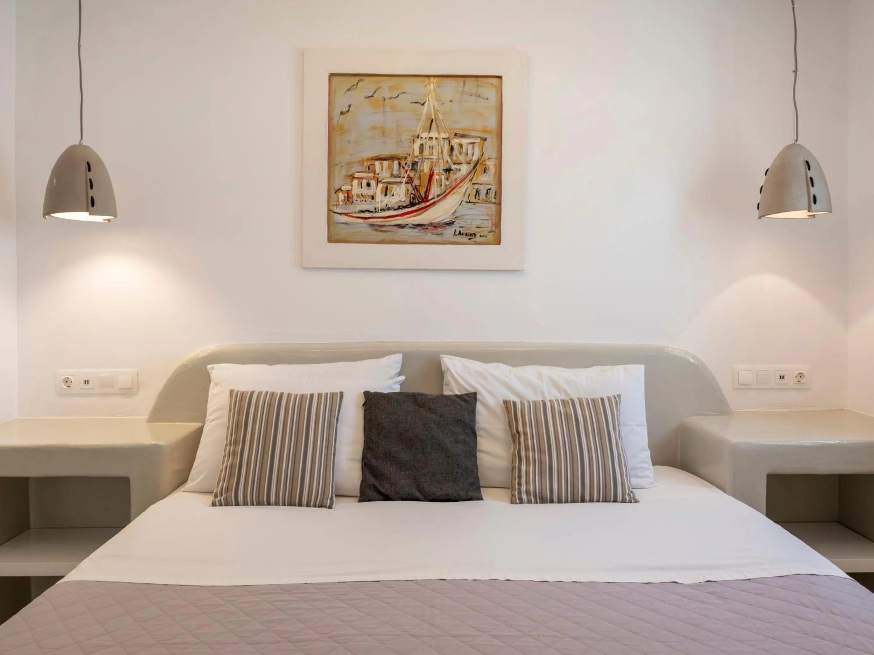 Bed in KrotiriBay adults