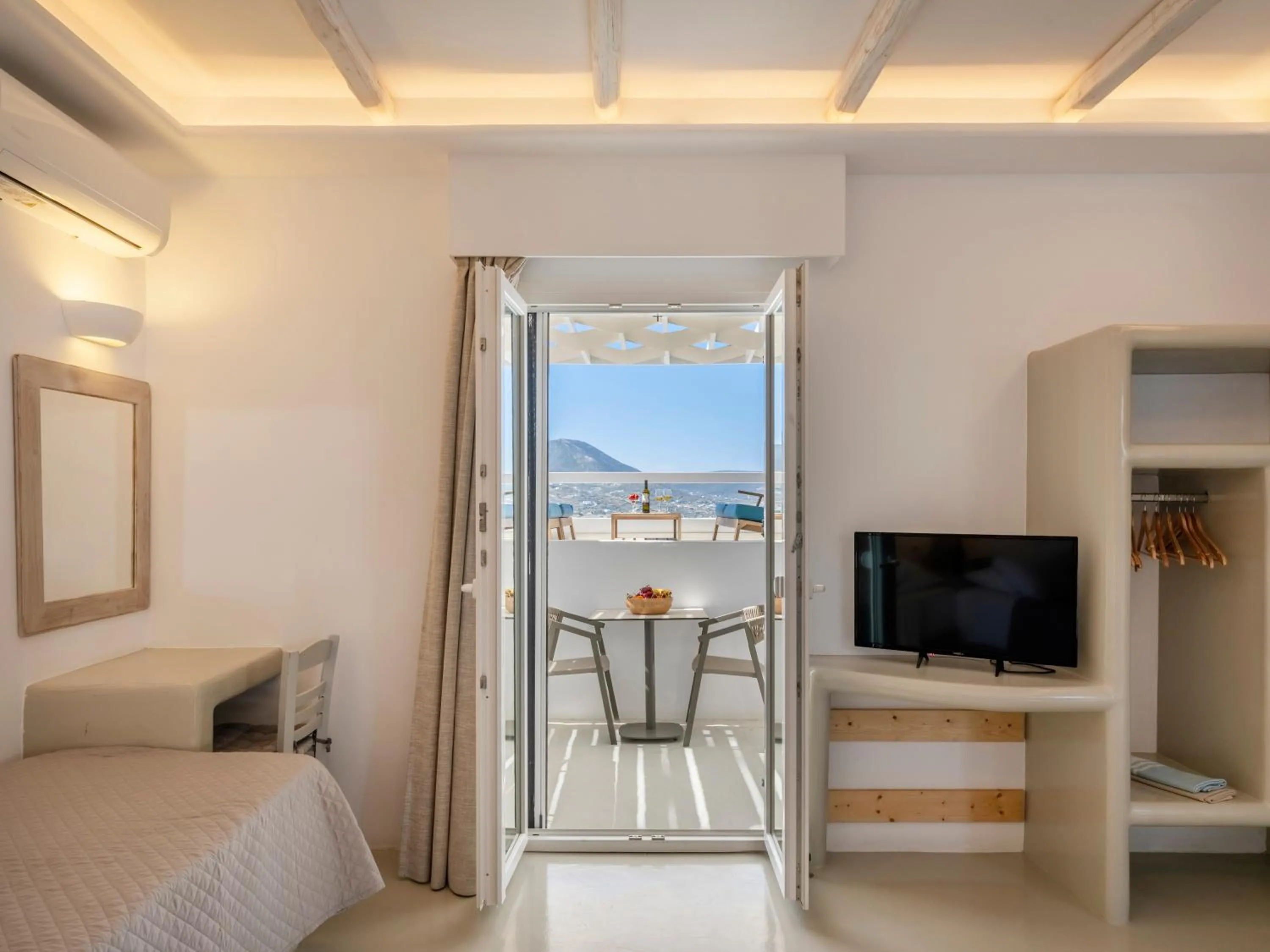 Bed in KrotiriBay adults