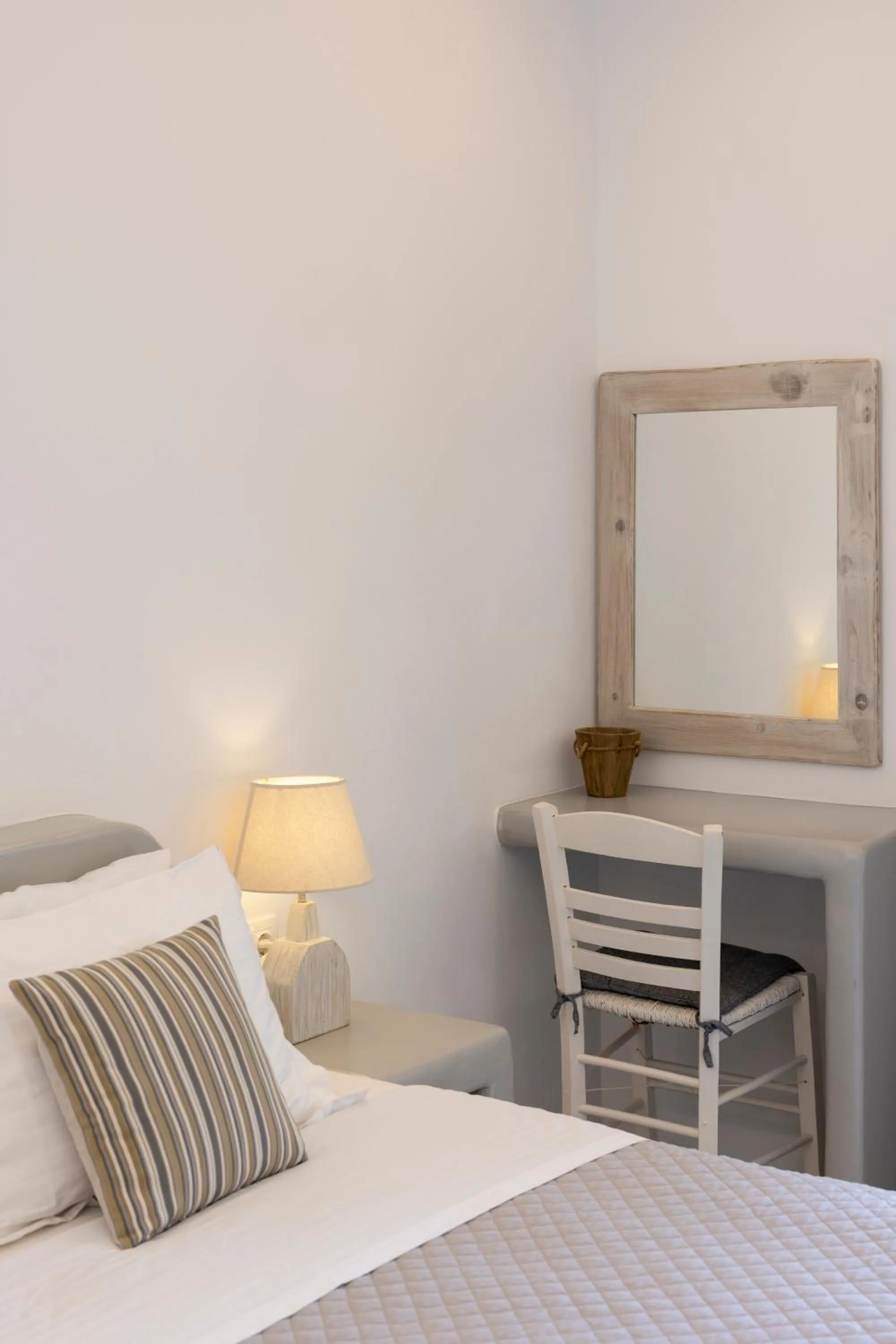 Bed in KrotiriBay adults