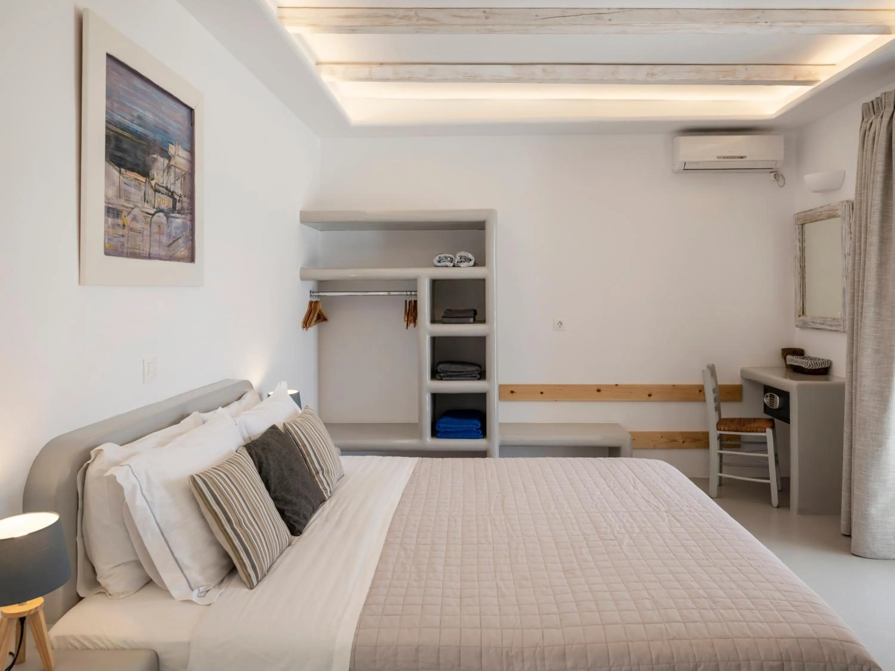 Bed in KrotiriBay adults