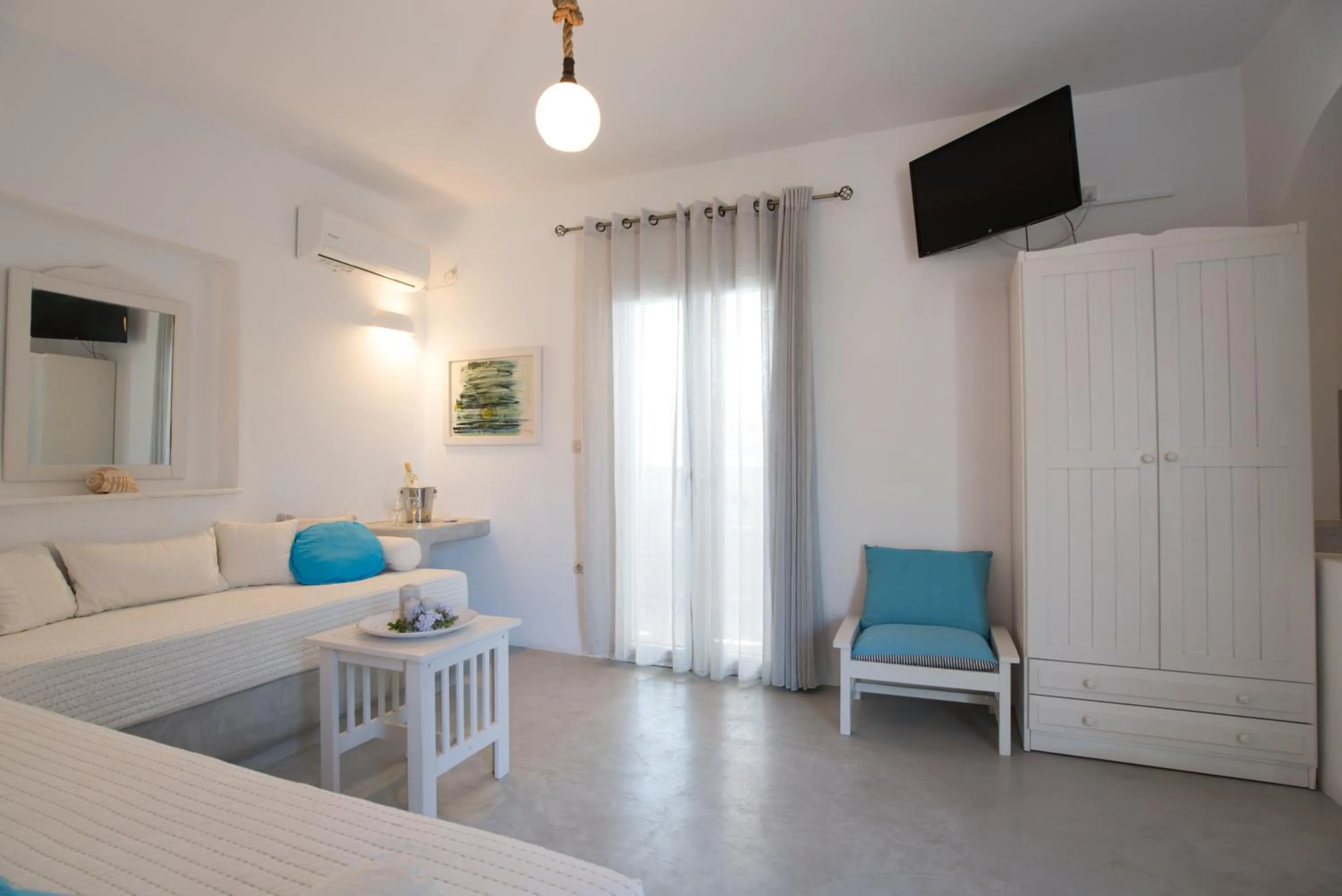 Bed in KrotiriBay adults