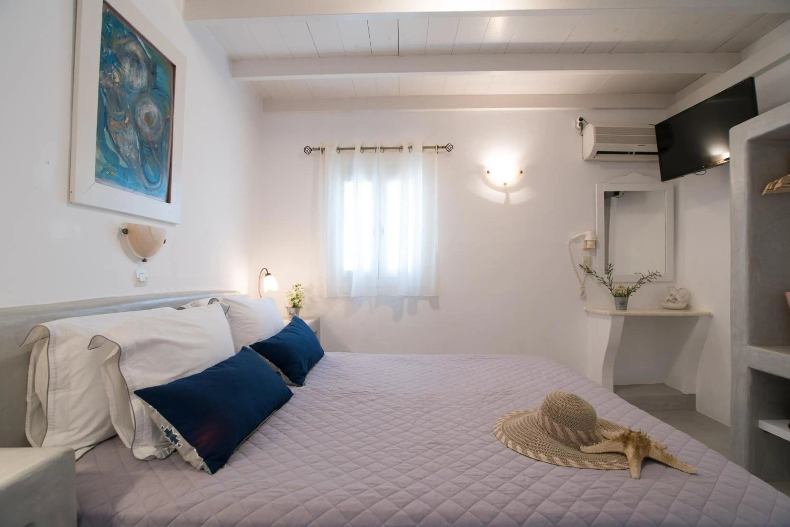 Bed in KrotiriBay adults