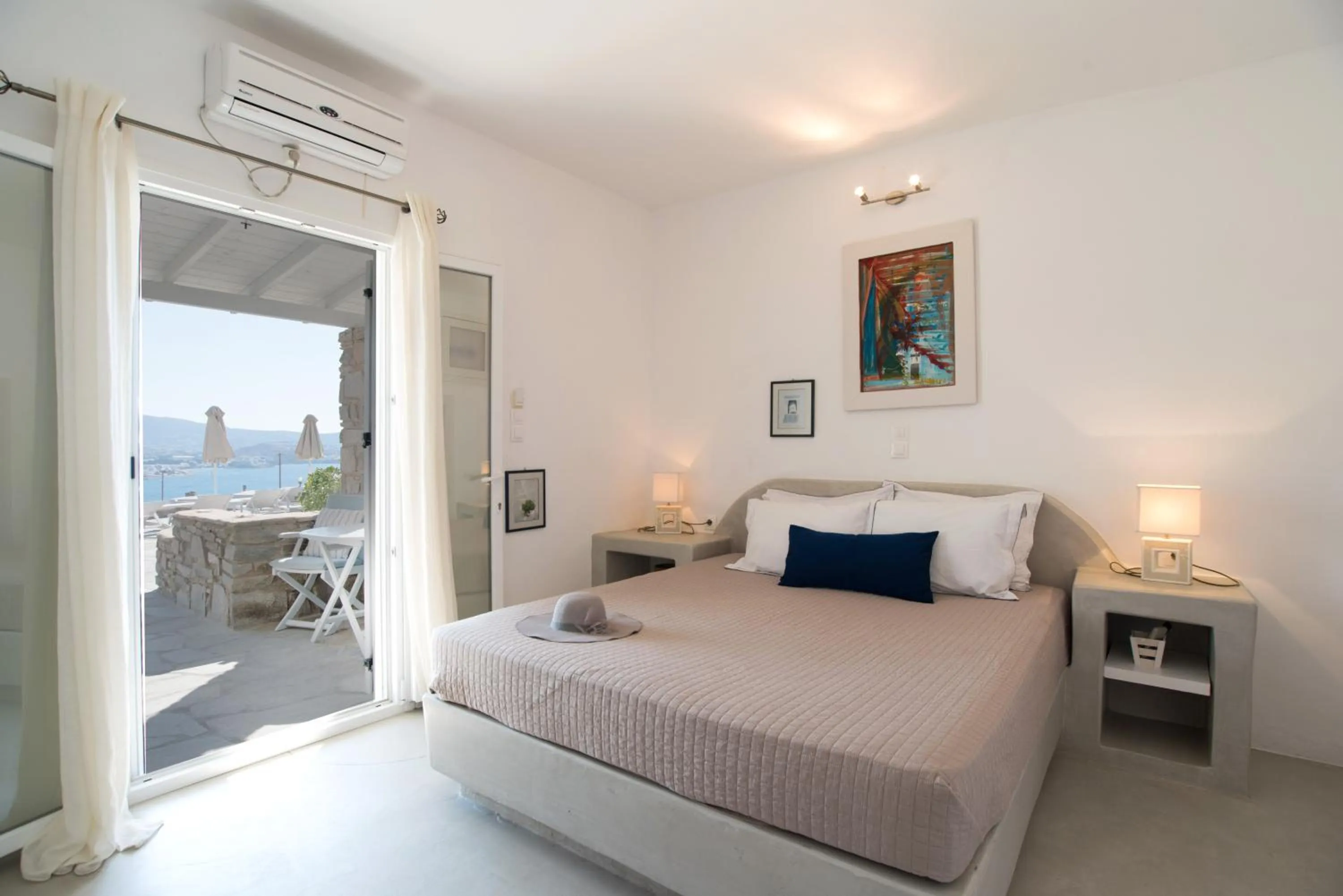 Bed in KrotiriBay adults