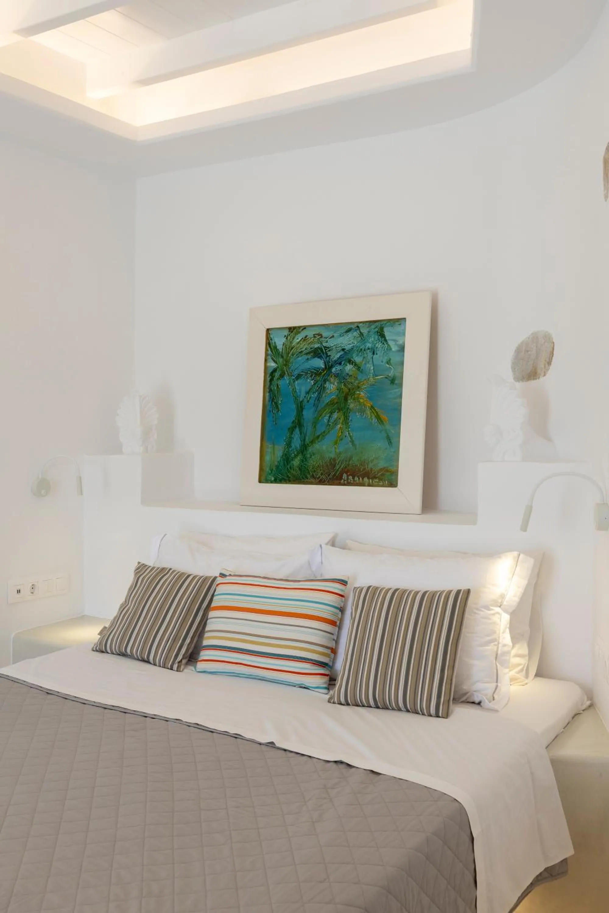 Bed in KrotiriBay adults