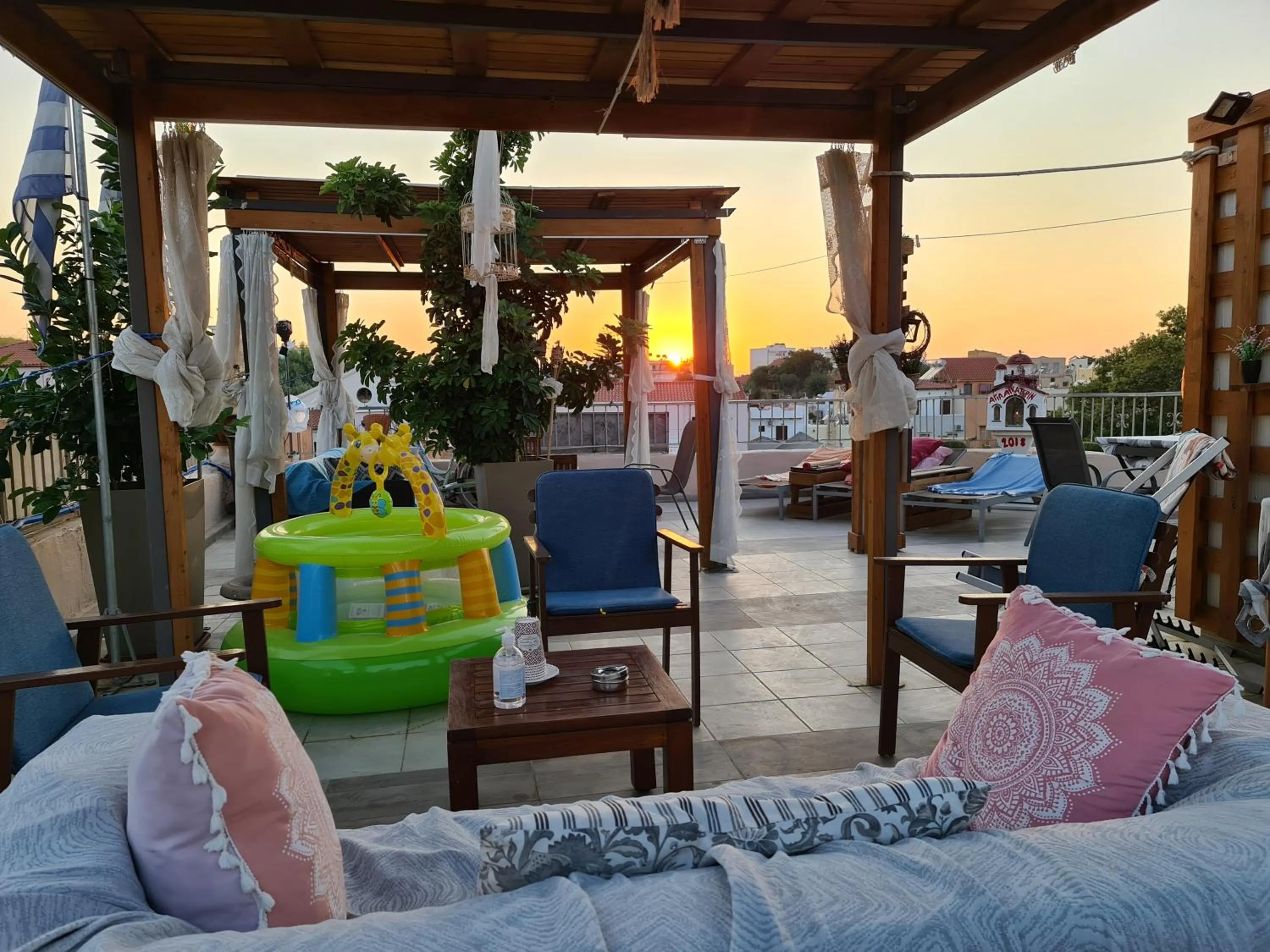 Communal lounge/ TV room in Nikolas Rooms