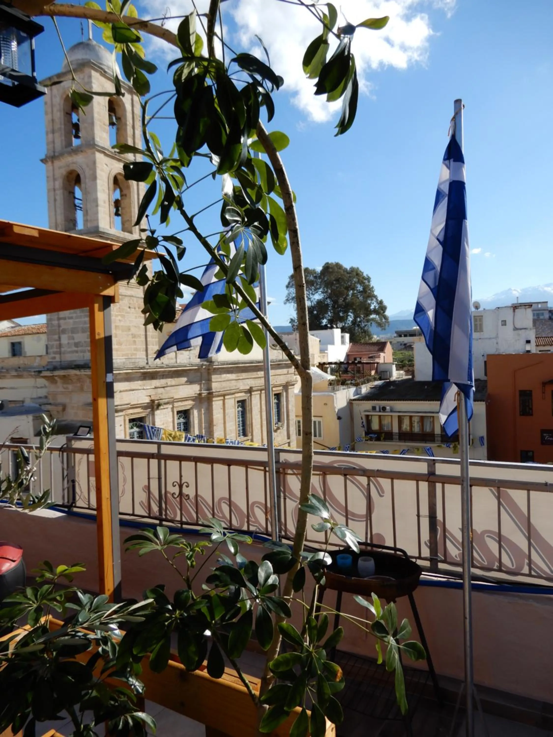 Day in Nikolas Rooms