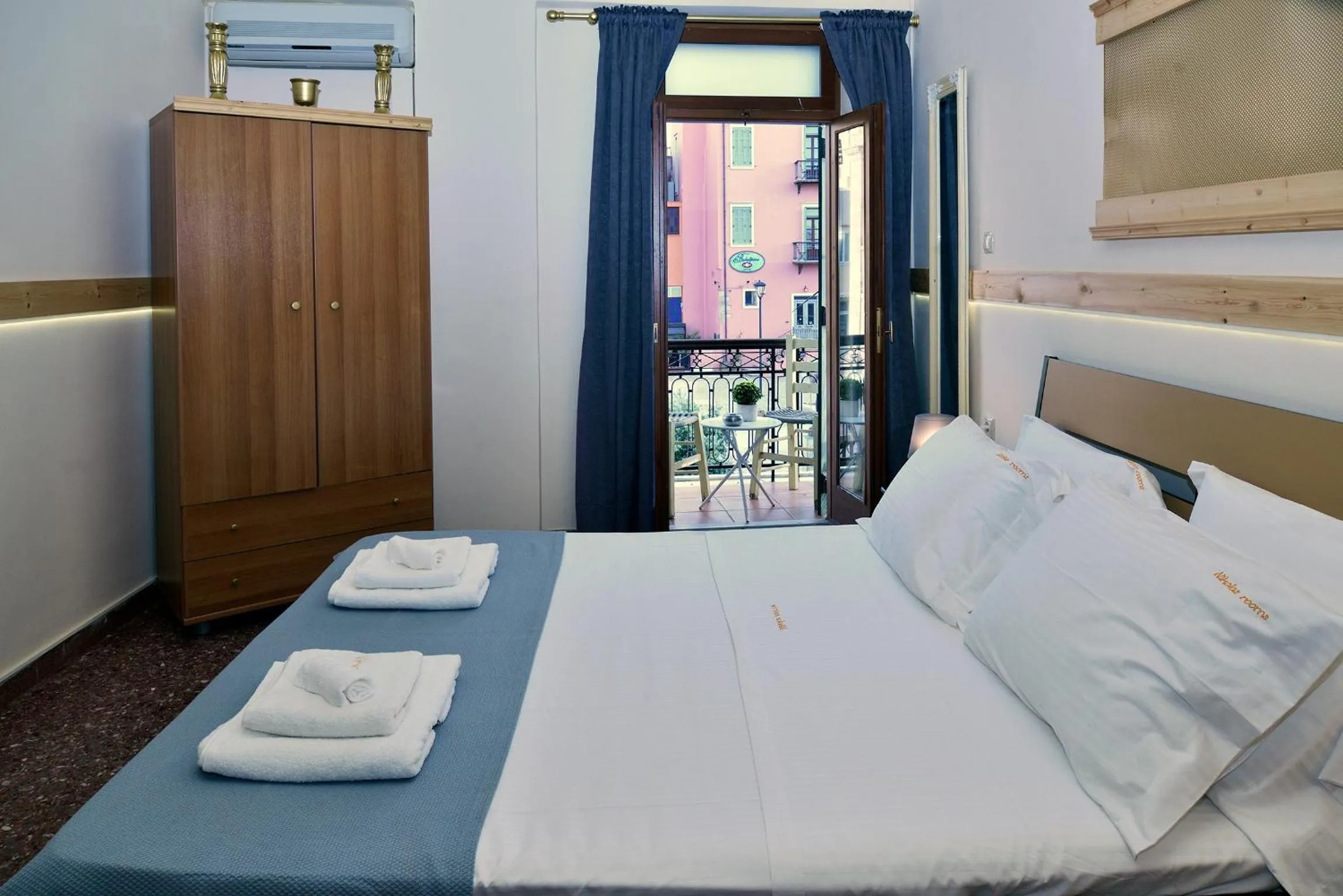 Bed in Nikolas Rooms