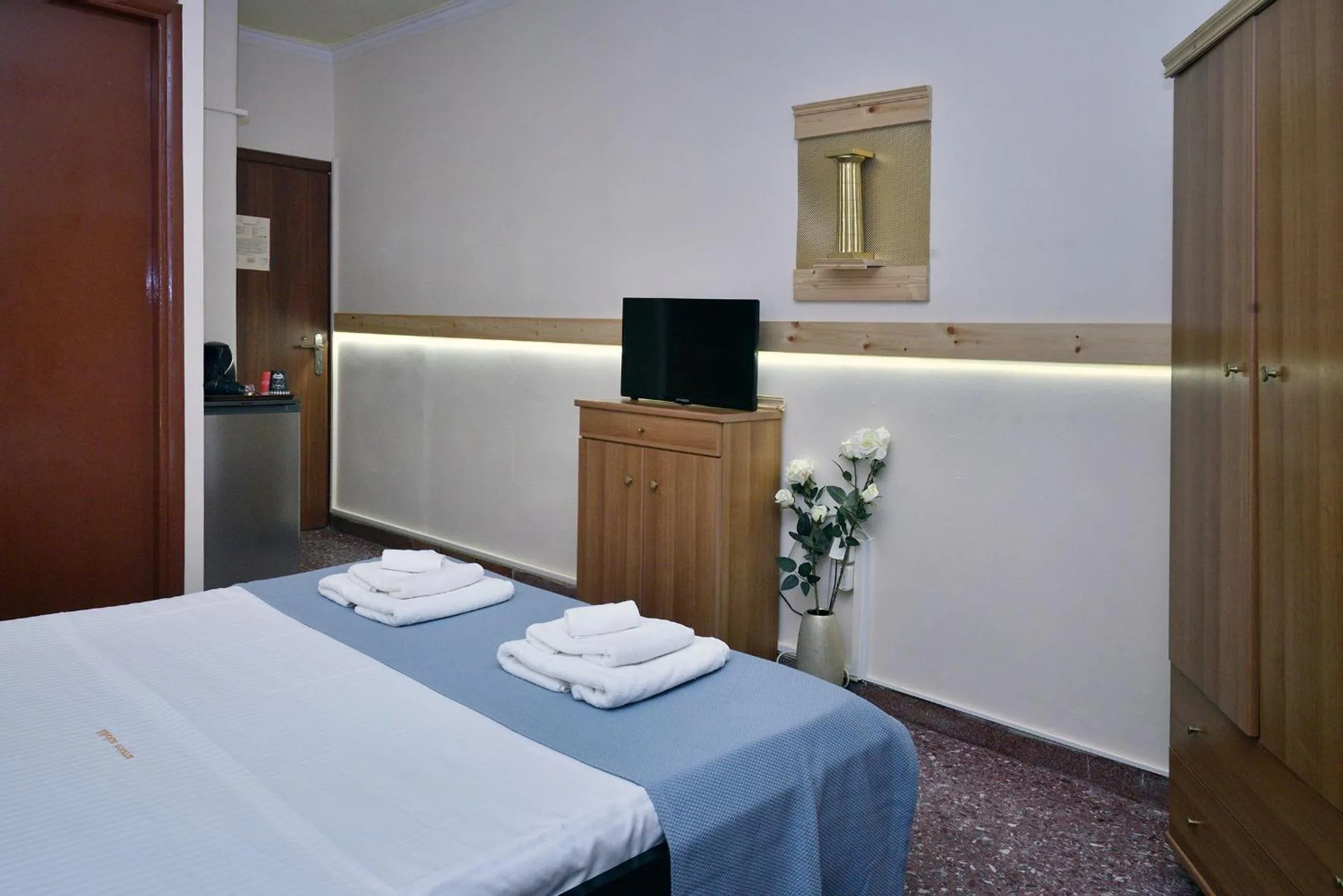 Photo of the whole room, Bed in Nikolas Rooms