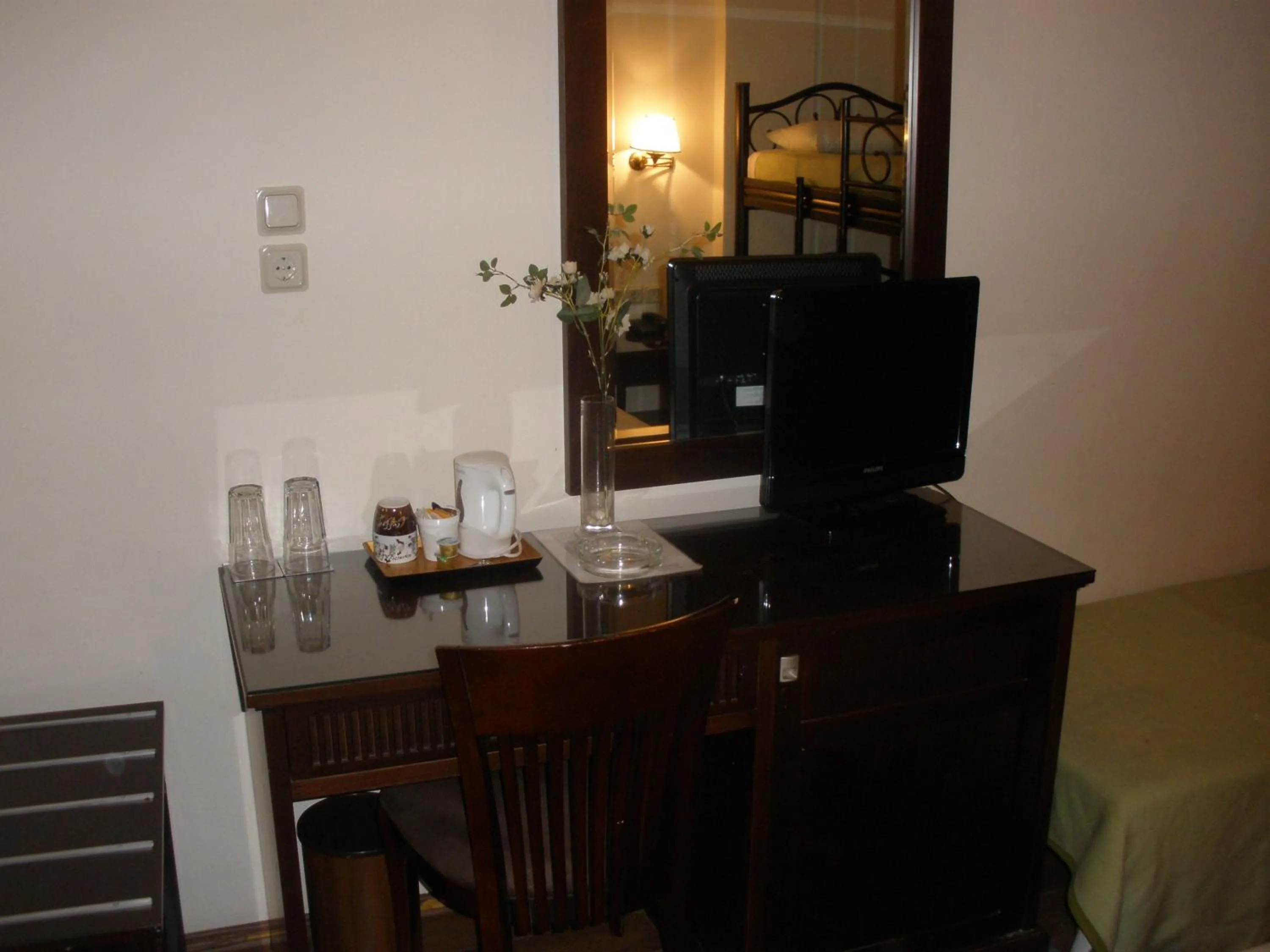 TV and multimedia in Pelias Hotel