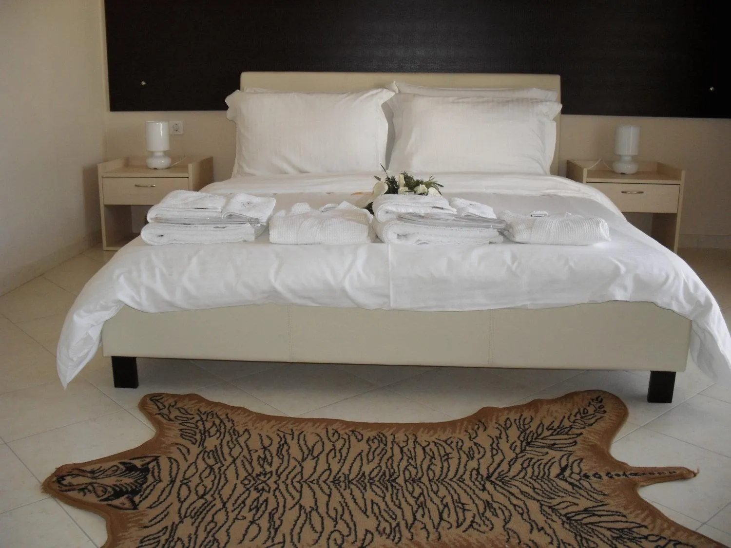 Bed in Kyknos De Luxe Suites & Rooms
