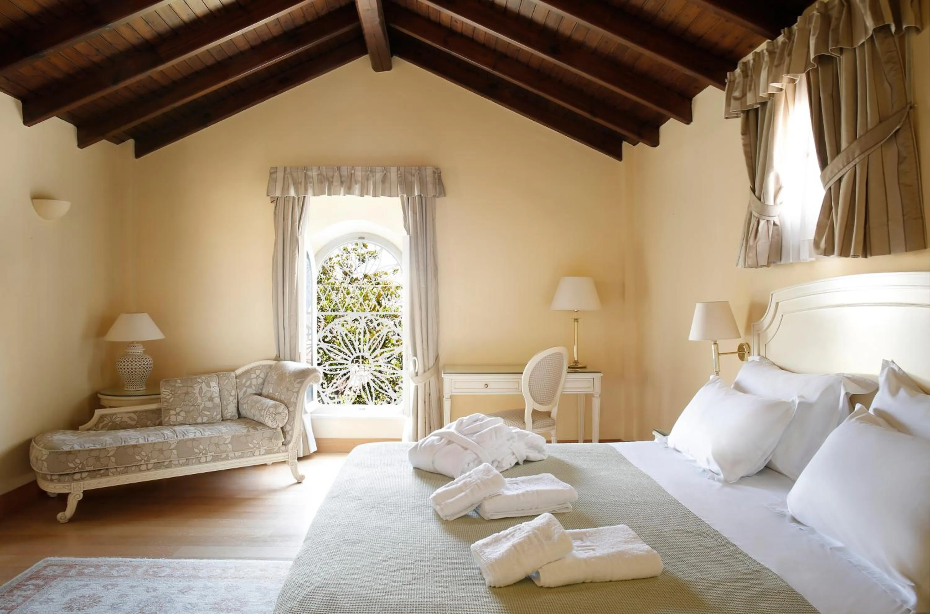 Bed in Siora Vittoria Boutique Hotel