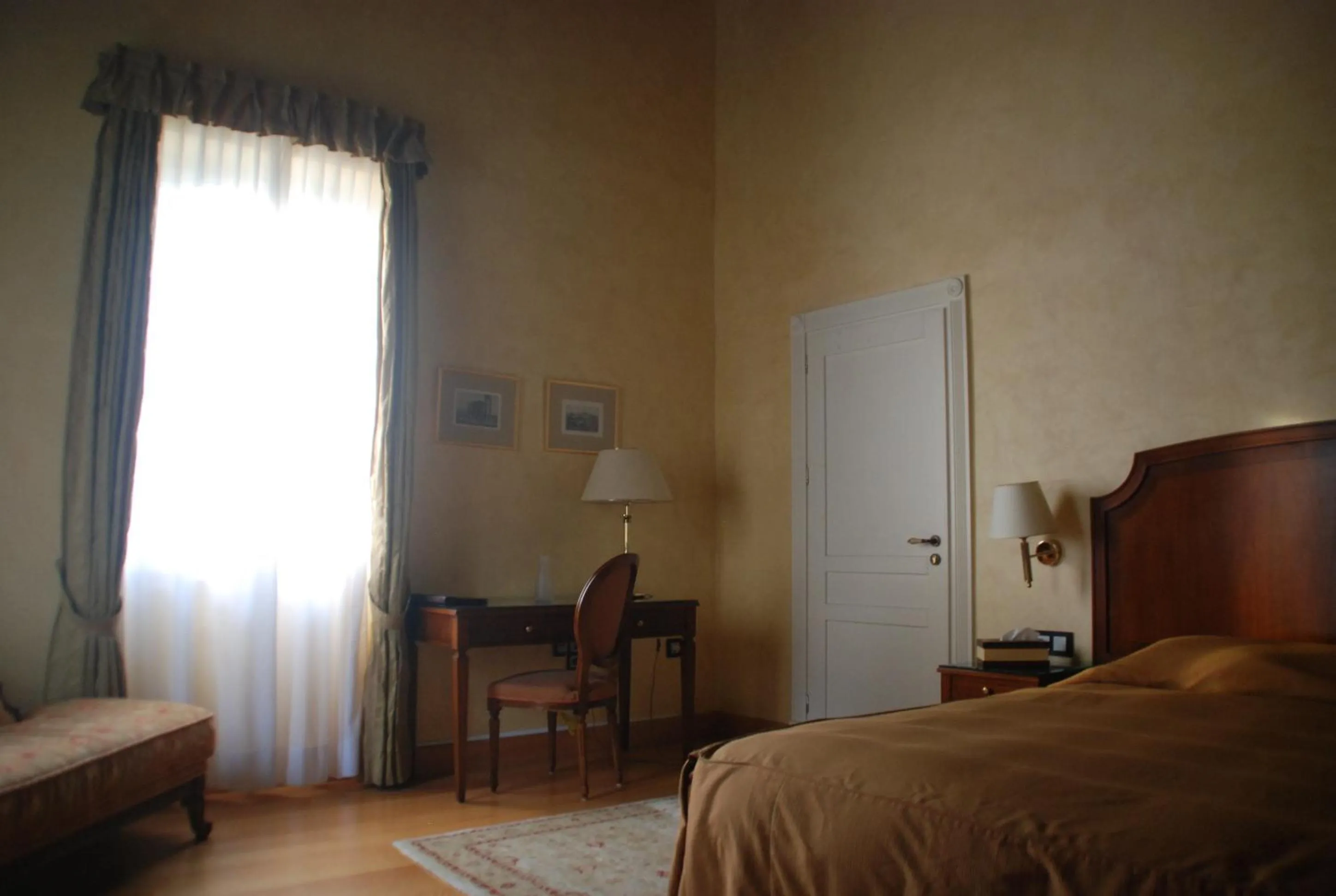 Photo of the whole room, Bed in Siora Vittoria Boutique Hotel