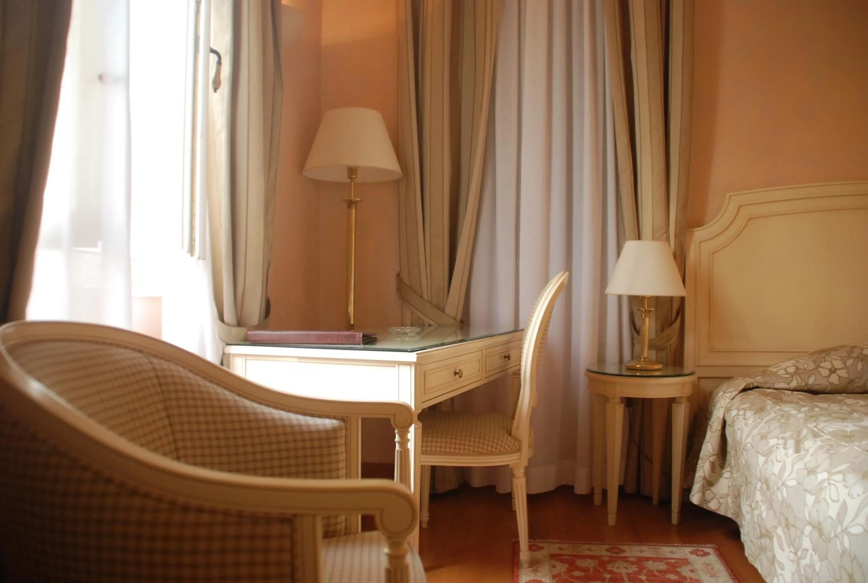 Seating area, Bed in Siora Vittoria Boutique Hotel