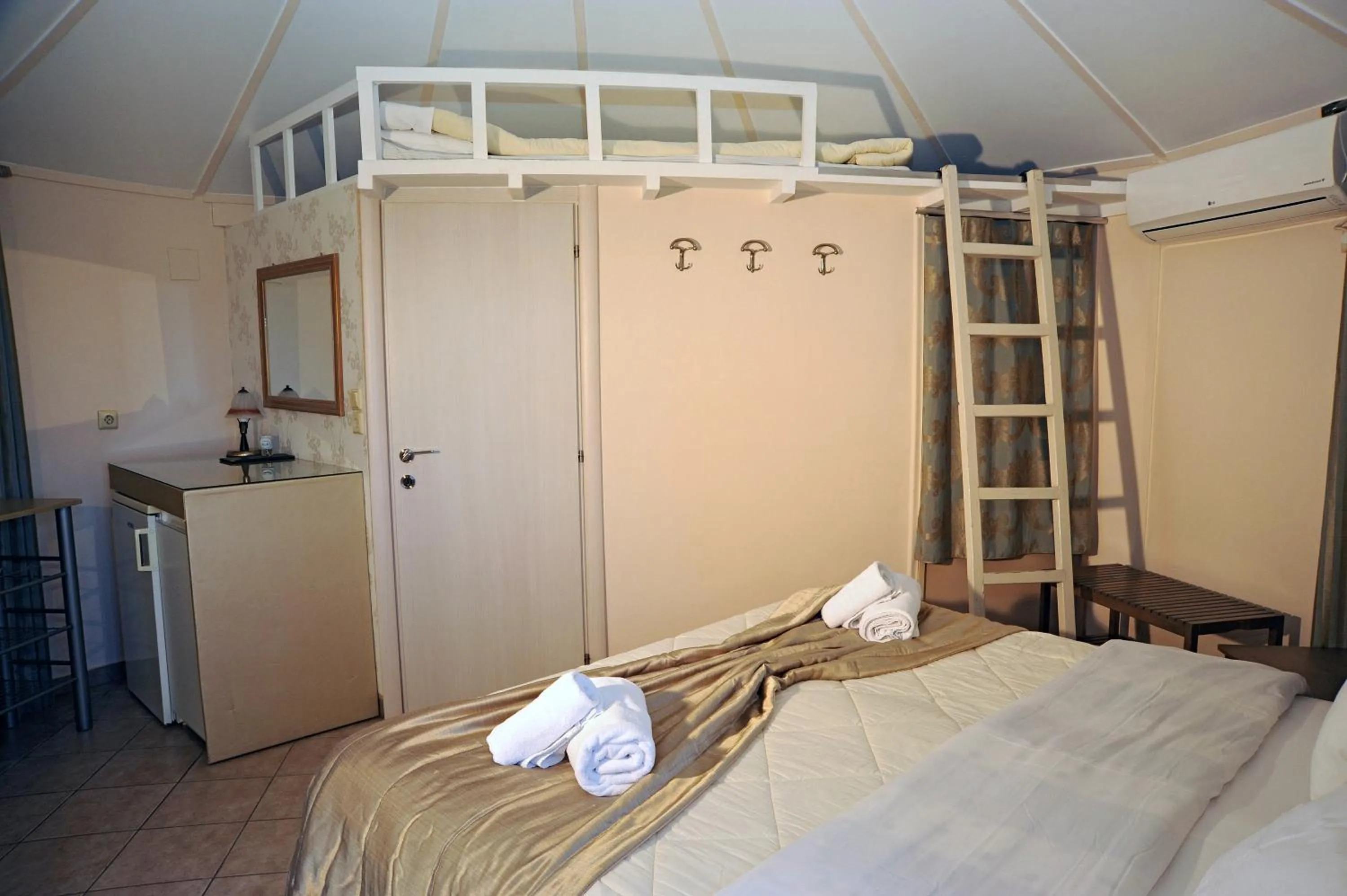 bunk bed, Bed in Chrissa Camping Rooms & Bungalows