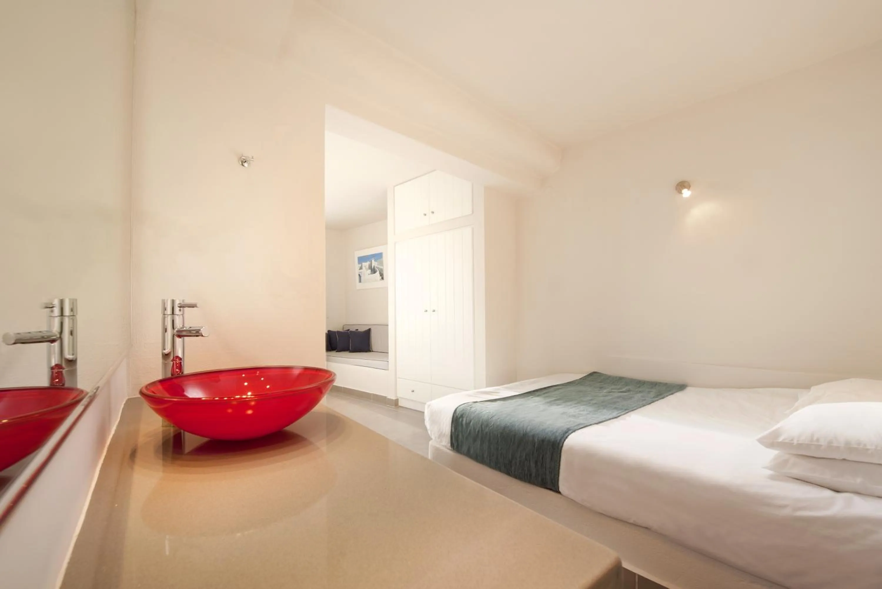 Photo of the whole room, Bed in Regina Mare-Adults Only Hotel