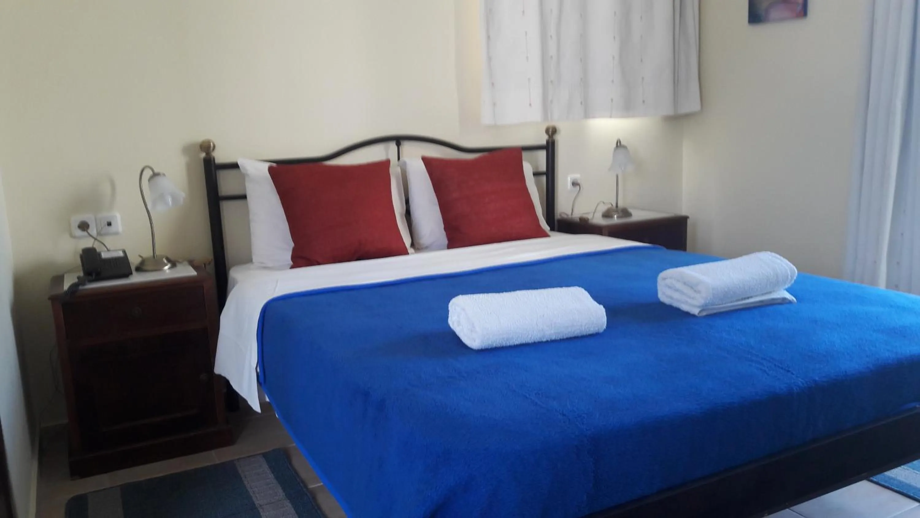 Bedroom, Bed in Ela Mesa