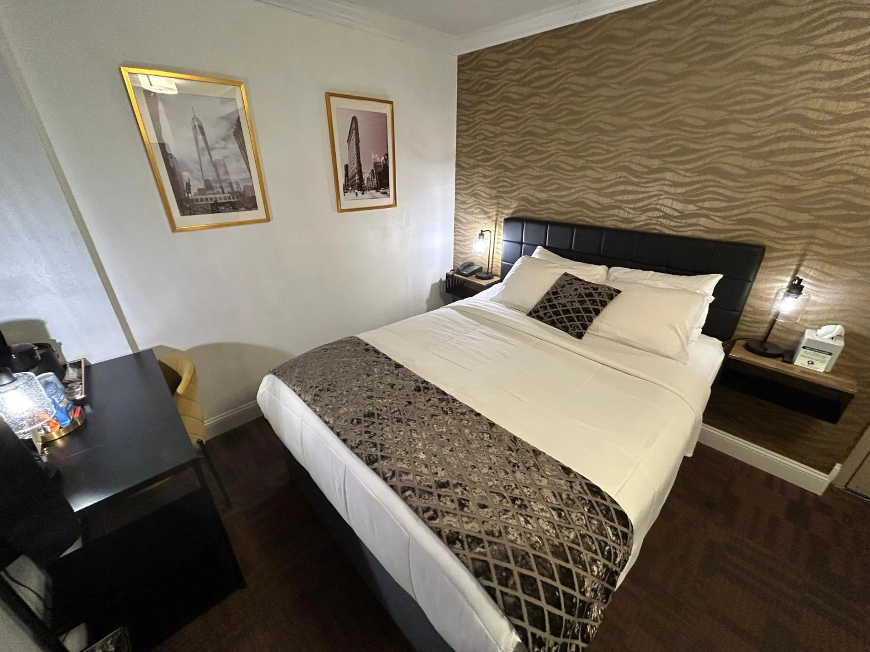 Bedroom, Bed in Hotel Richland LES