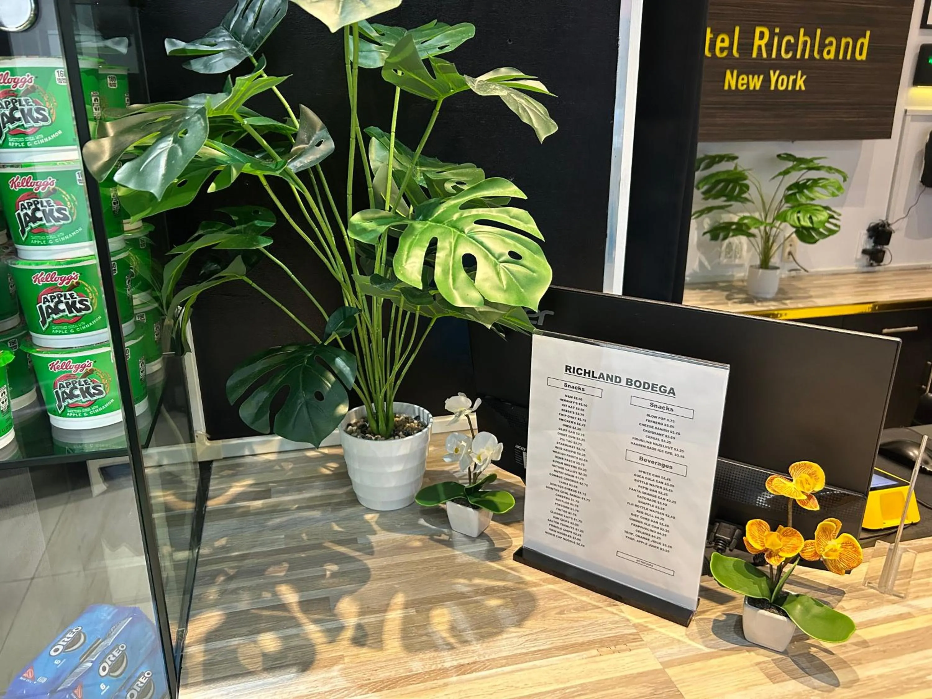 Restaurant/places to eat in Hotel Richland LES