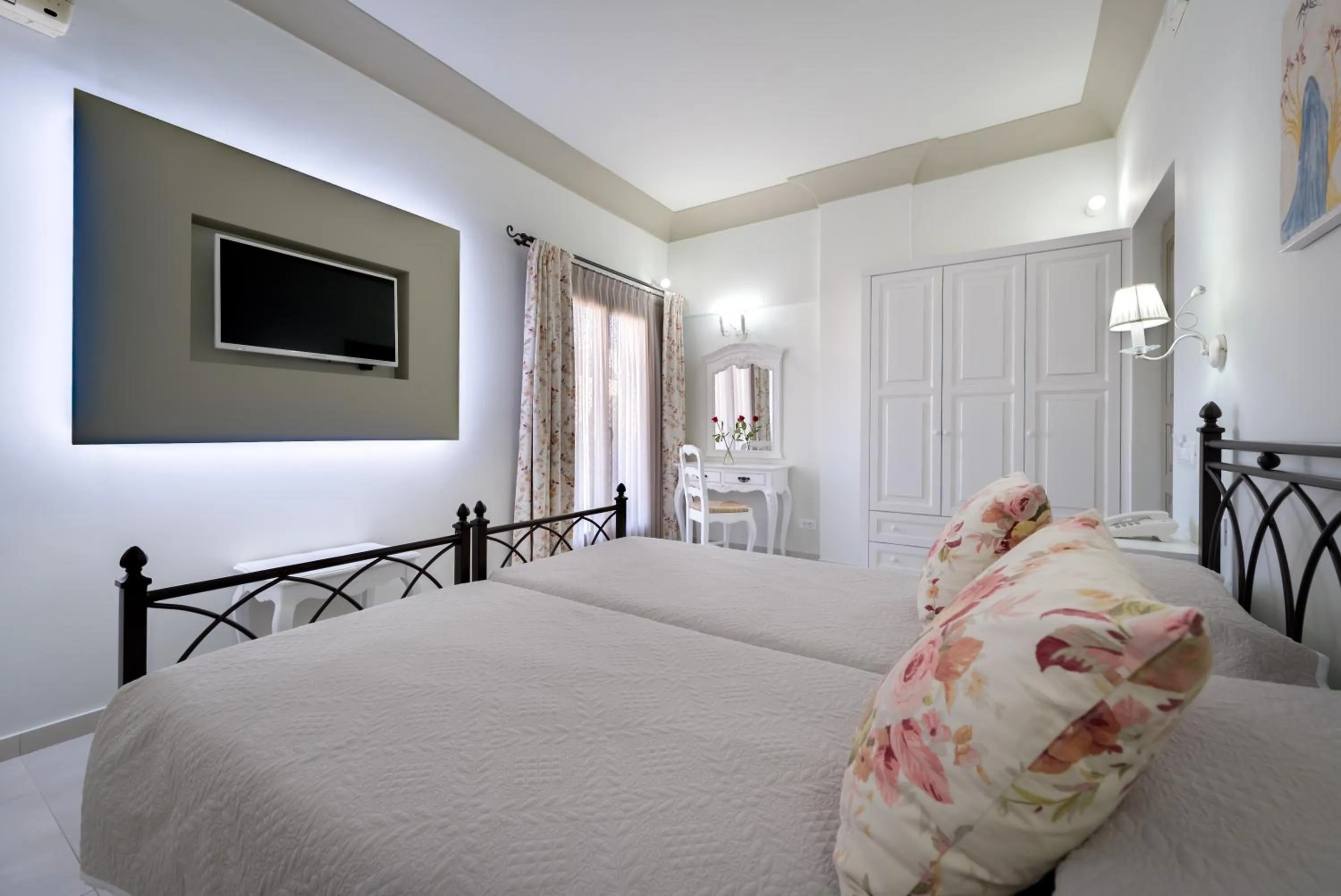 Bedroom, Bed in Zephyros Hotel