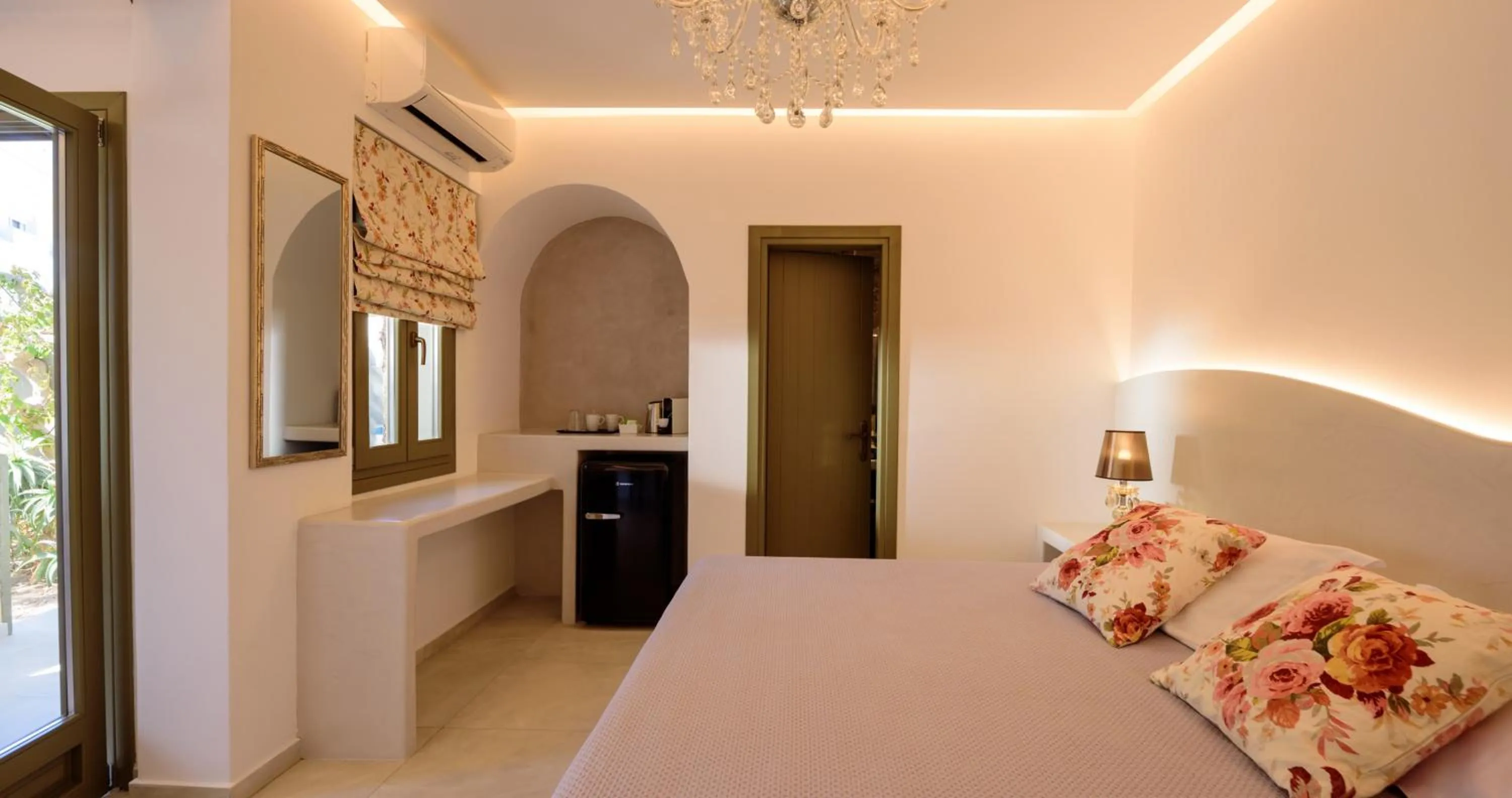 Bed in Zephyros Hotel