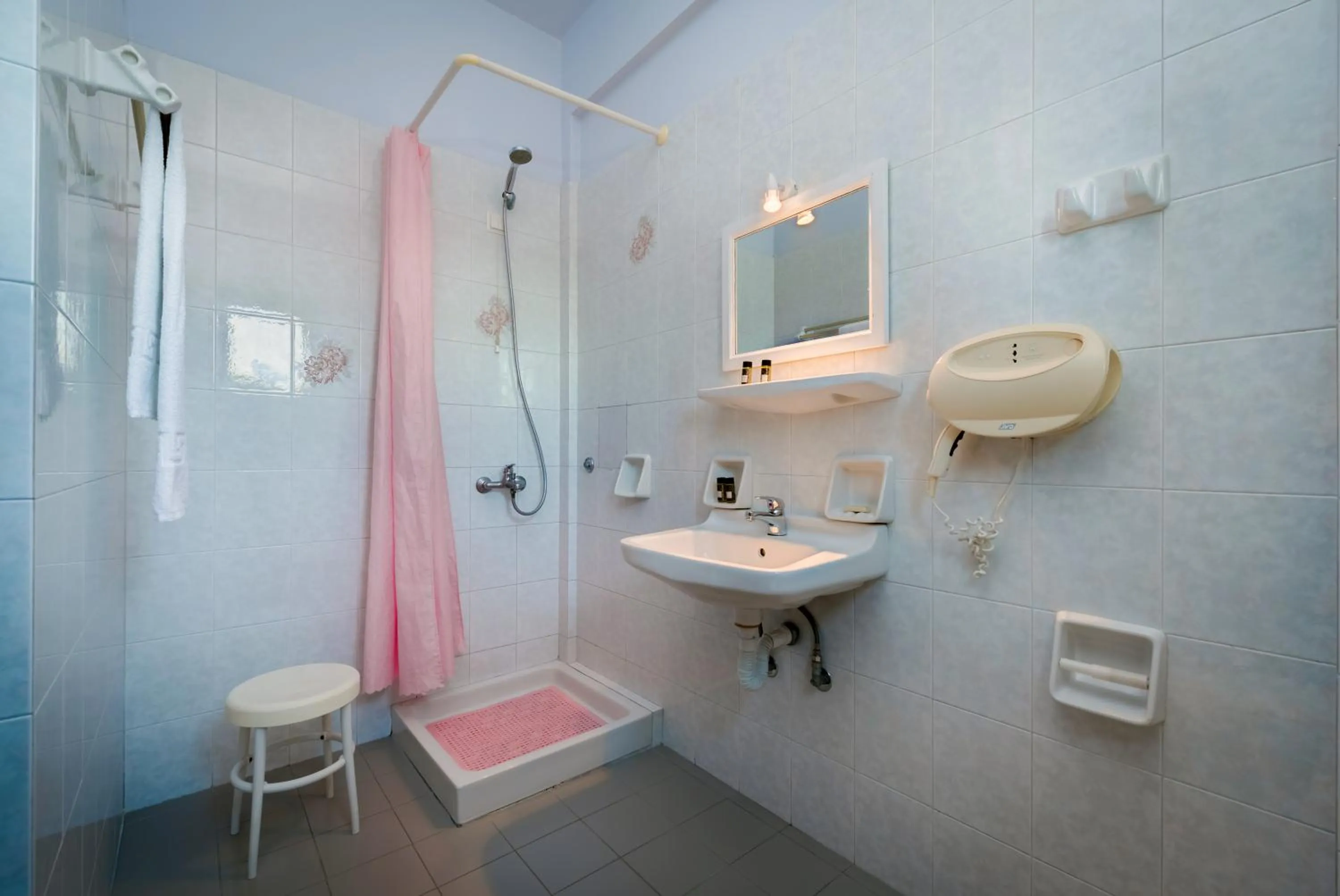 Shower in Zephyros Hotel