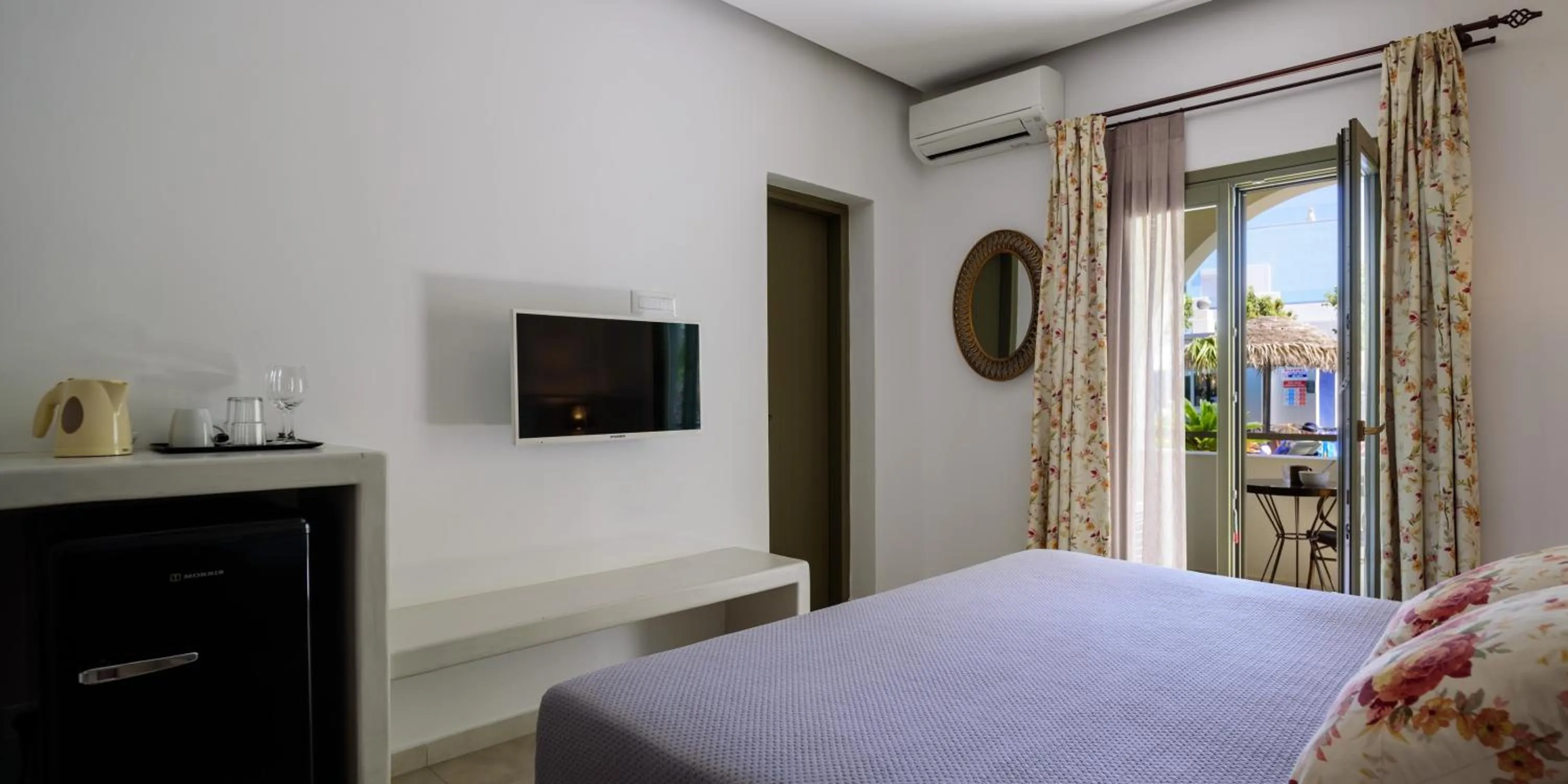 Bed in Zephyros Hotel