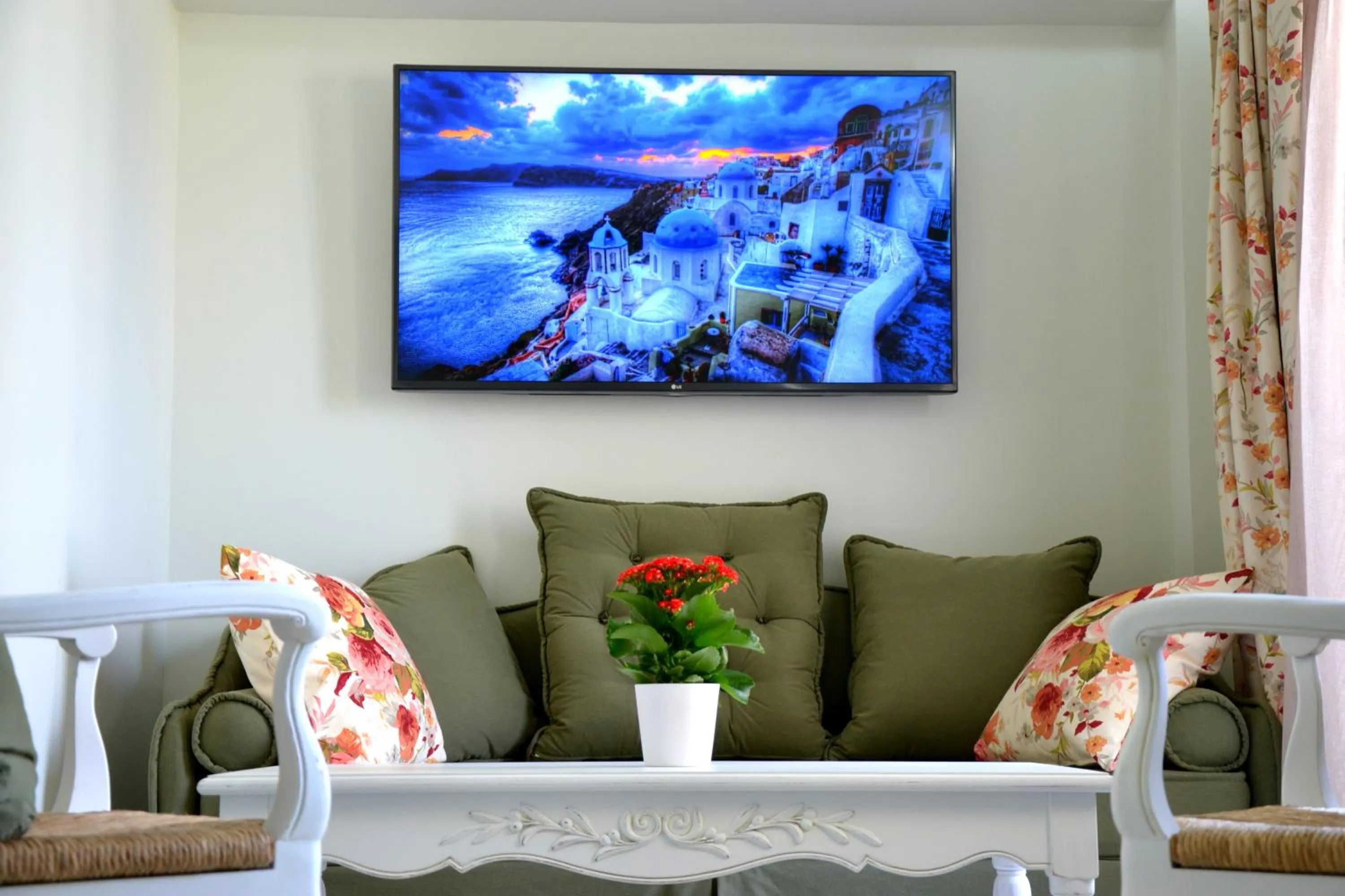 TV and multimedia in Zephyros Hotel