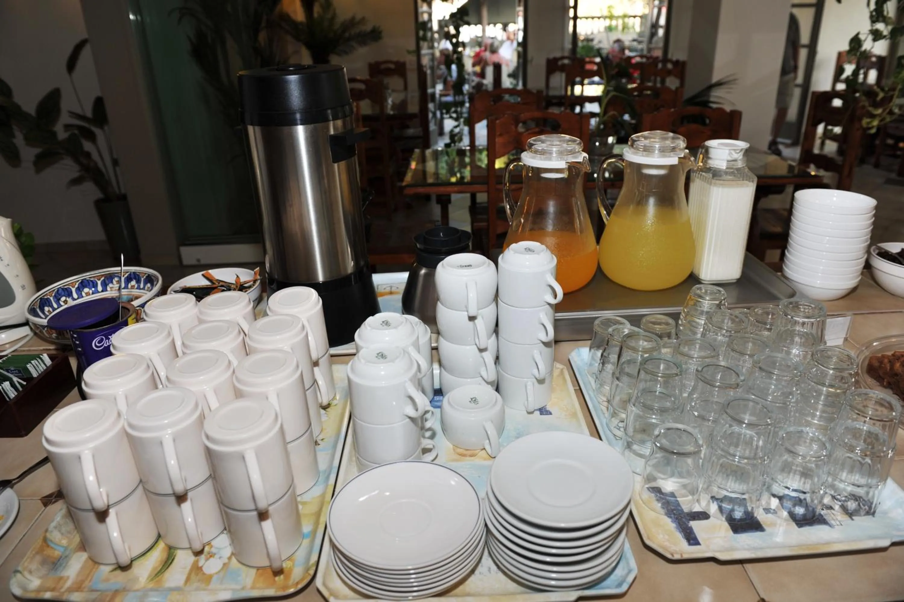 Restaurant/places to eat in Zephyros Hotel