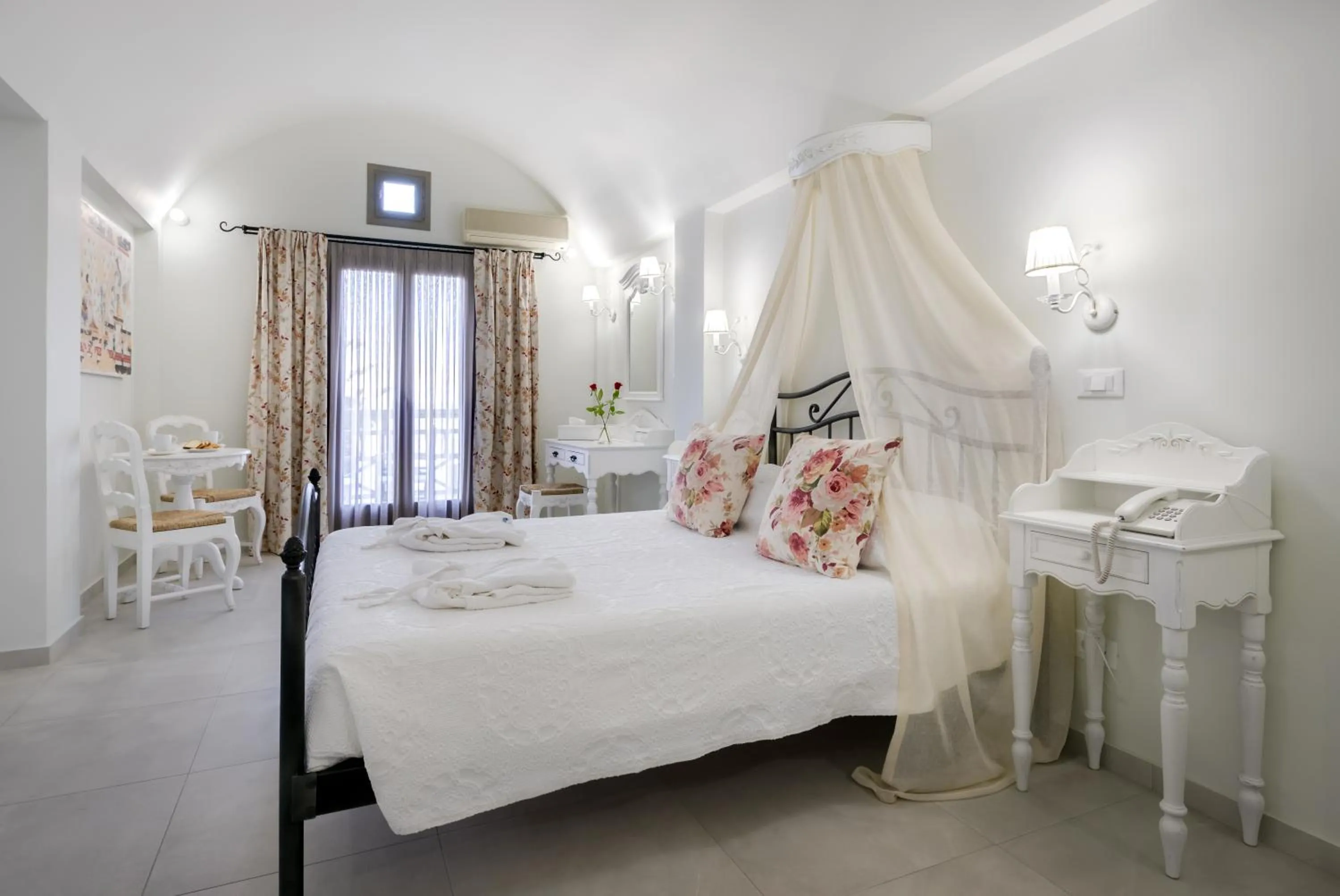 Bedroom, Bed in Zephyros Hotel