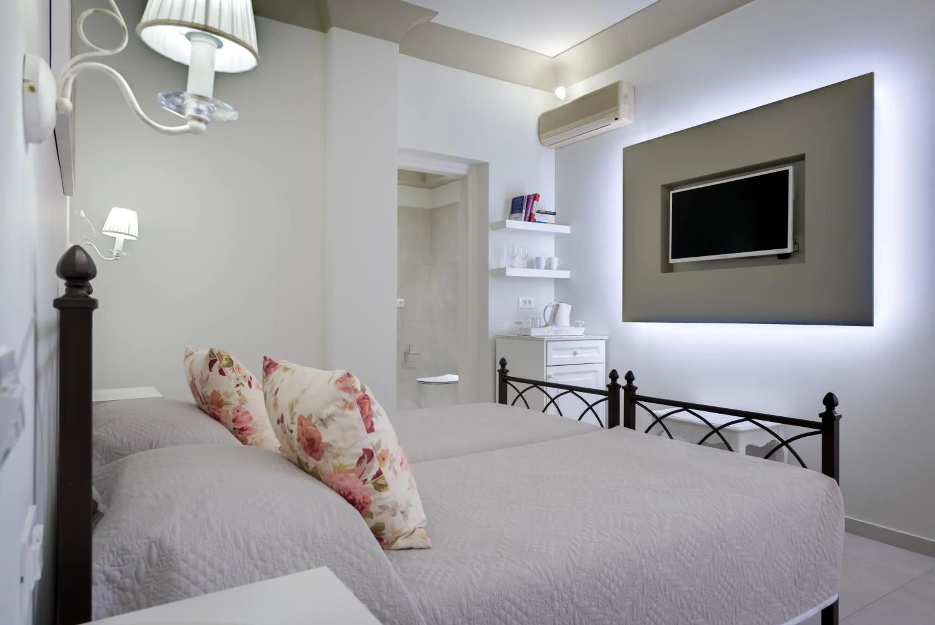 Bedroom, Bed in Zephyros Hotel