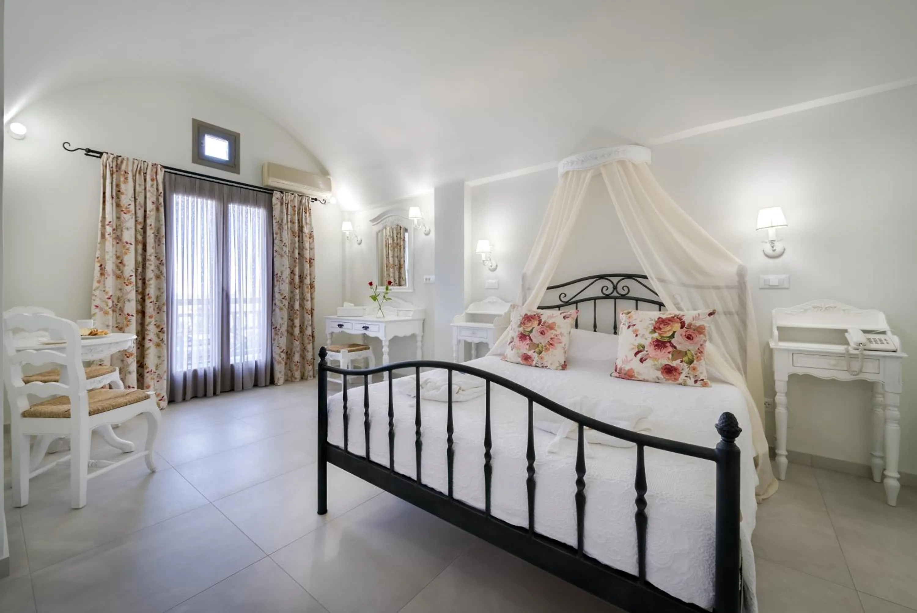 Bedroom, Bed in Zephyros Hotel