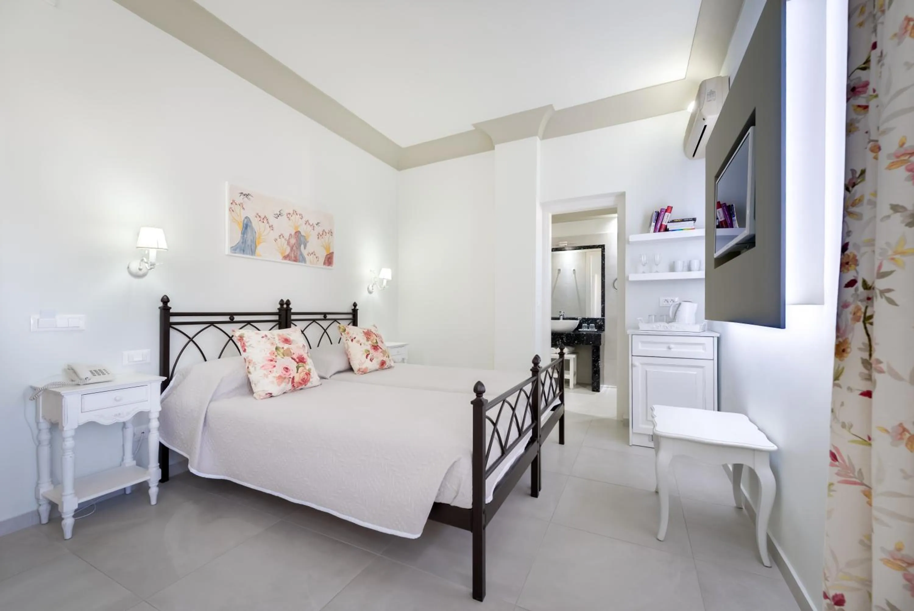 Bedroom, Bed in Zephyros Hotel