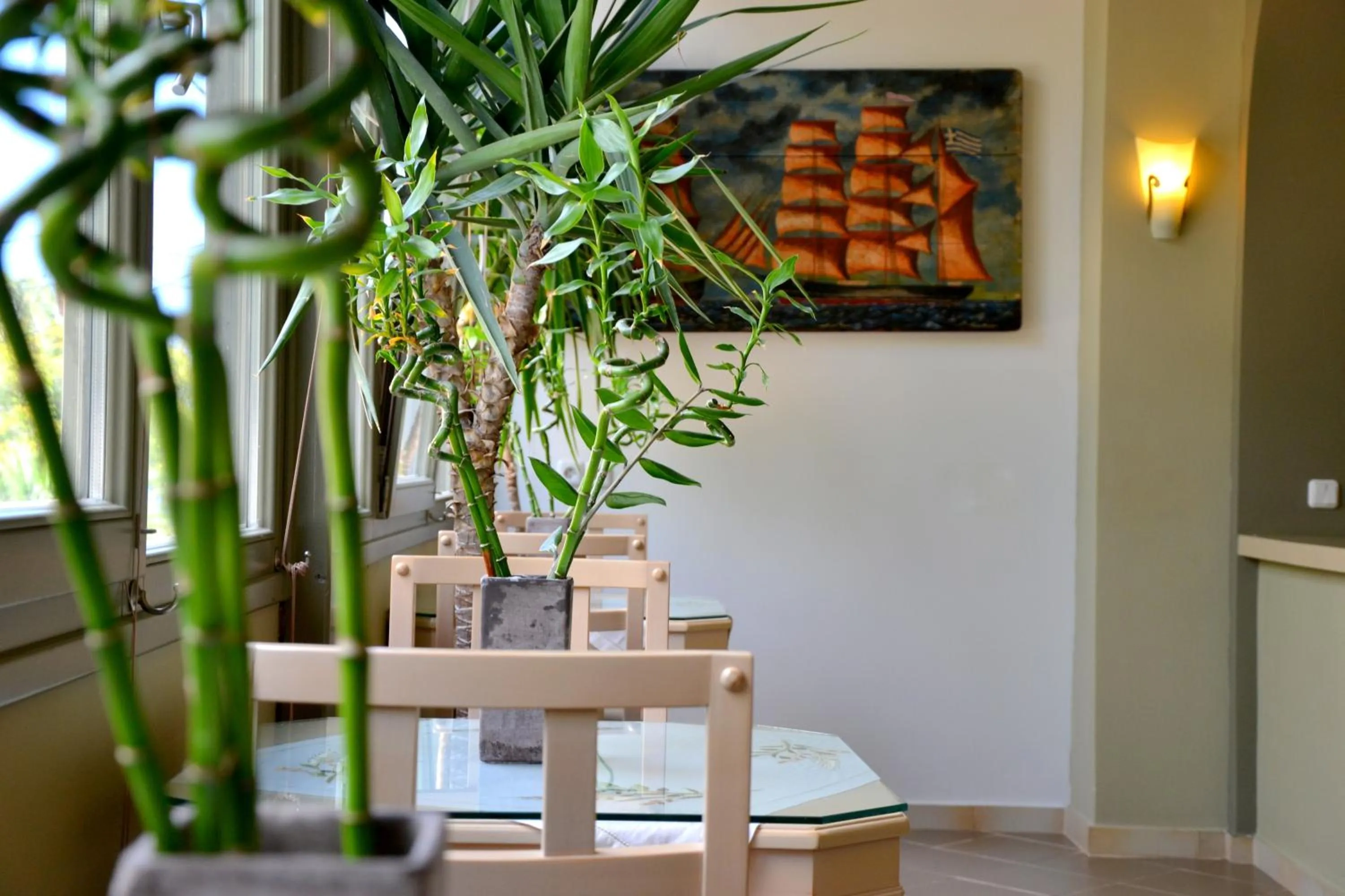 Restaurant/places to eat in Zephyros Hotel