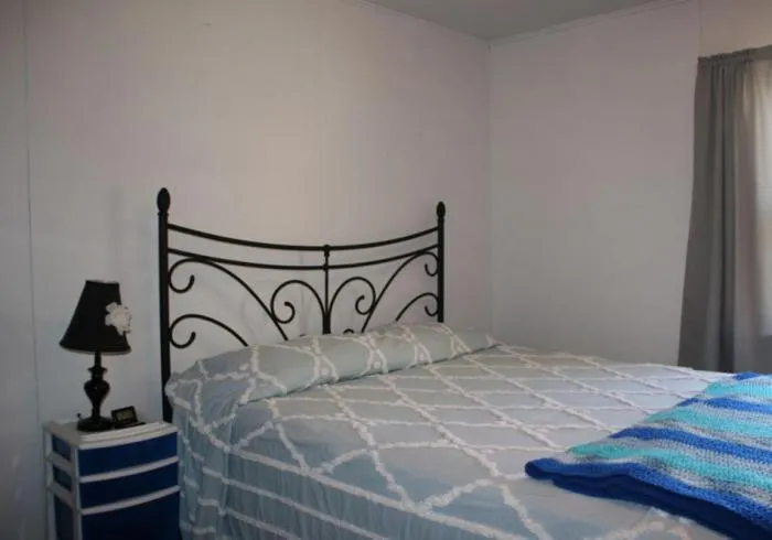 Bed in Sportsman Lodge Melrose MT