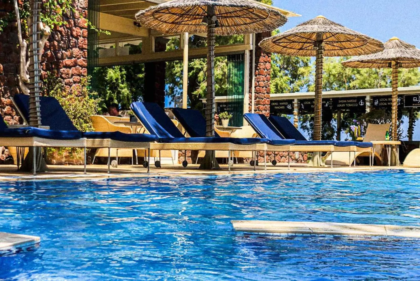 Swimming pool in Elixir Del Mar on the Beach