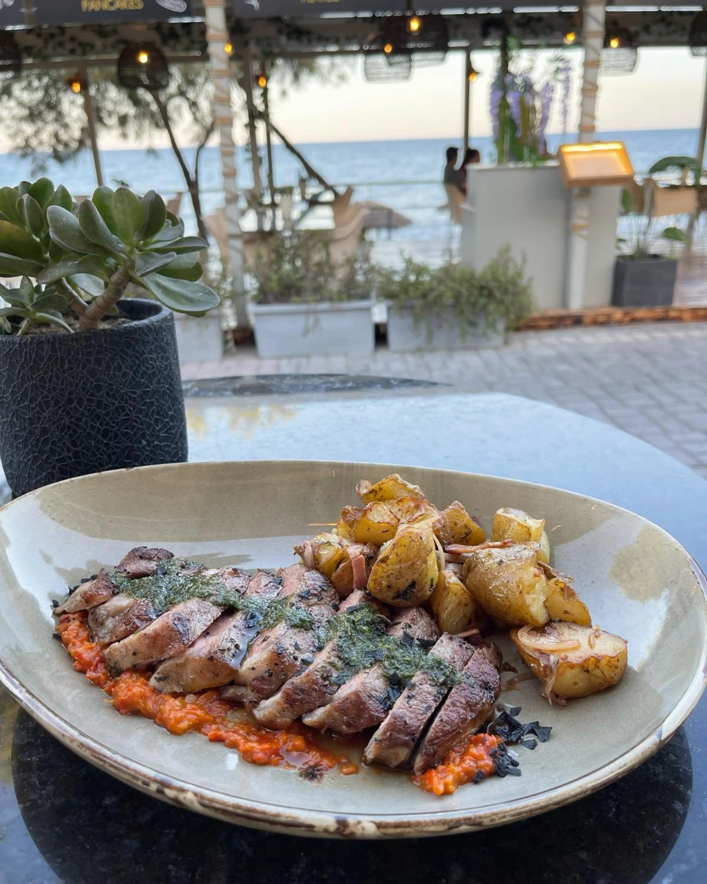 Restaurant/places to eat in Elixir Del Mar on the Beach