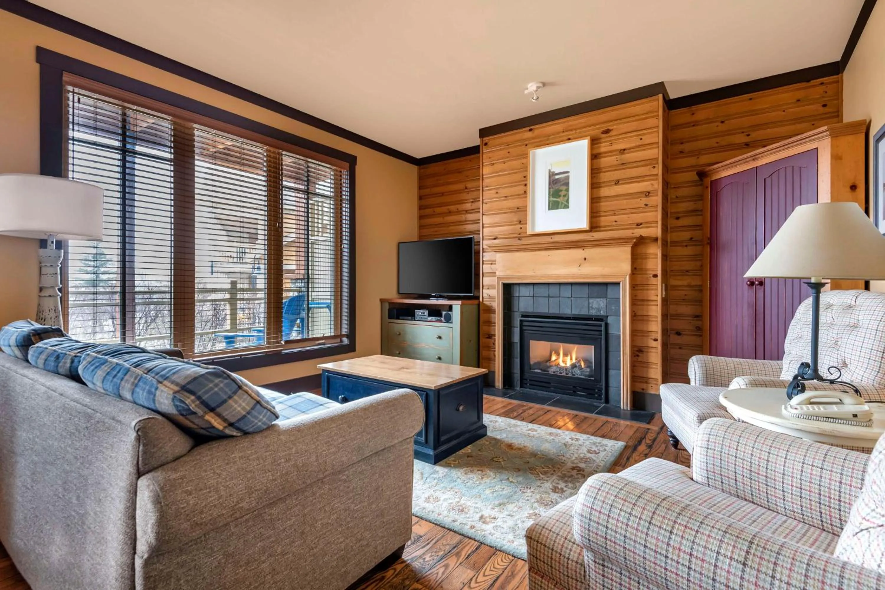 Living room in Hilton Grand Vacations Club Blue Mountain Canada