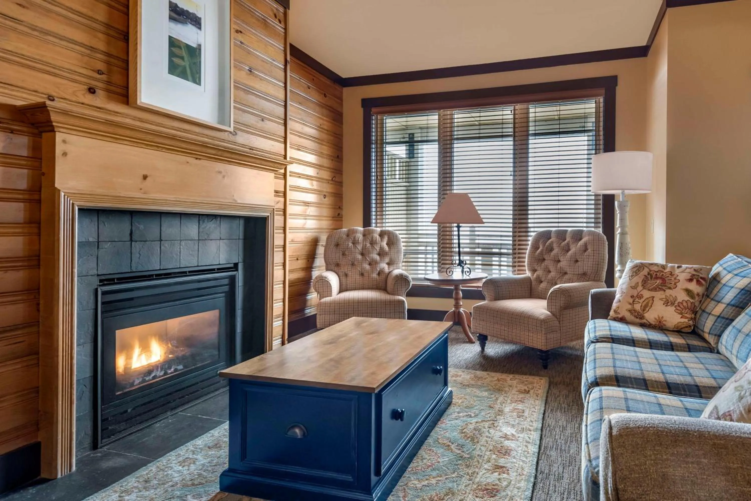 Living room in Hilton Grand Vacations Club Blue Mountain Canada