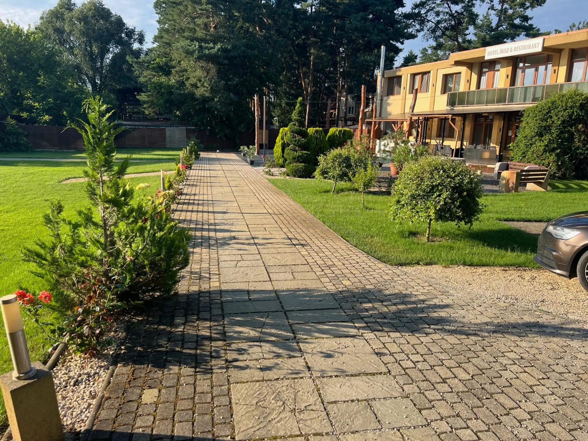 Garden in Hotel Írisz