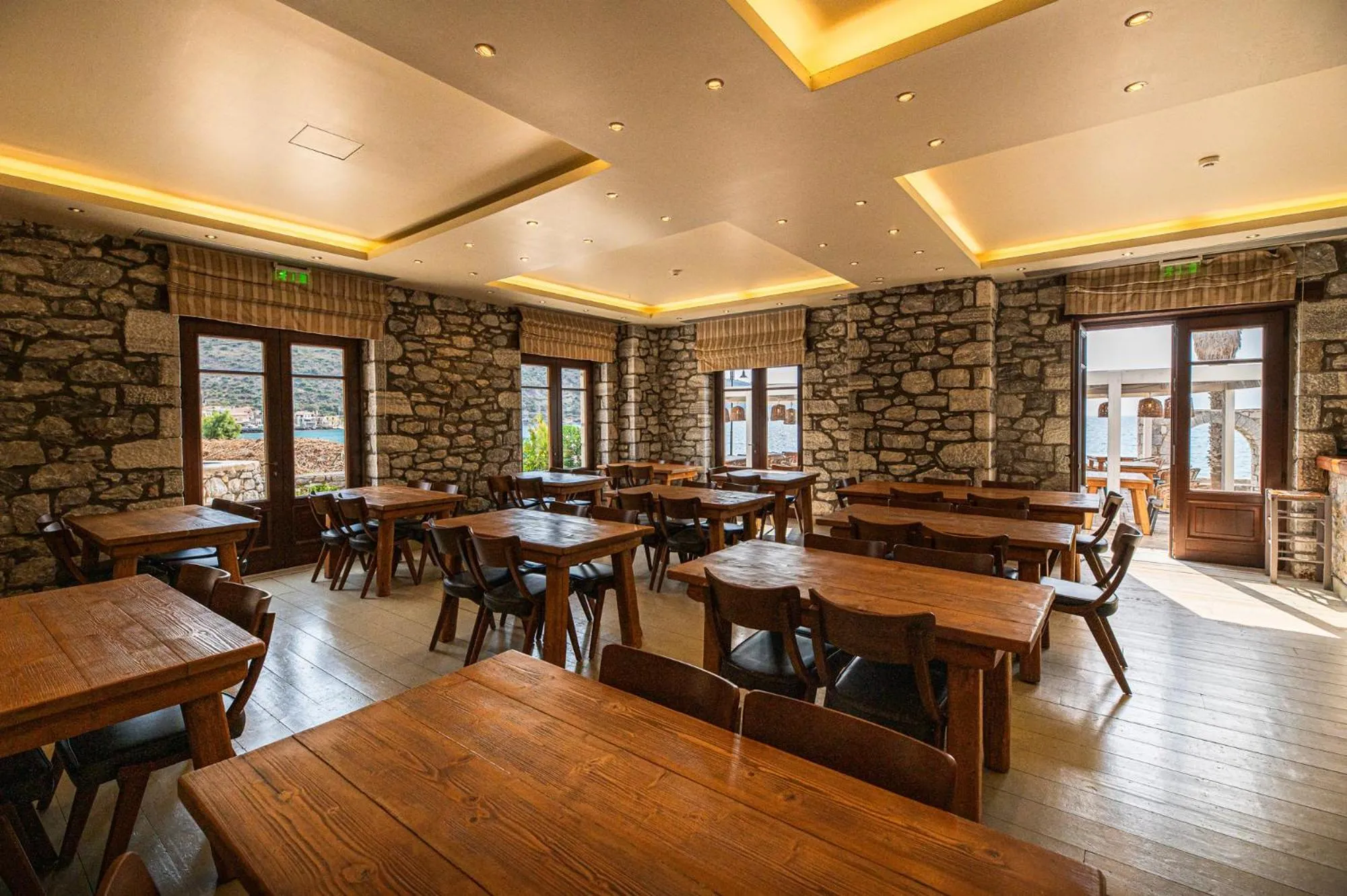 Restaurant/places to eat in Itilo Traditional Hotel