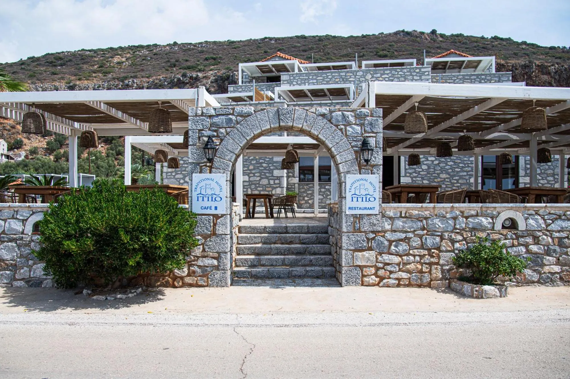 Restaurant/places to eat in Itilo Traditional Hotel