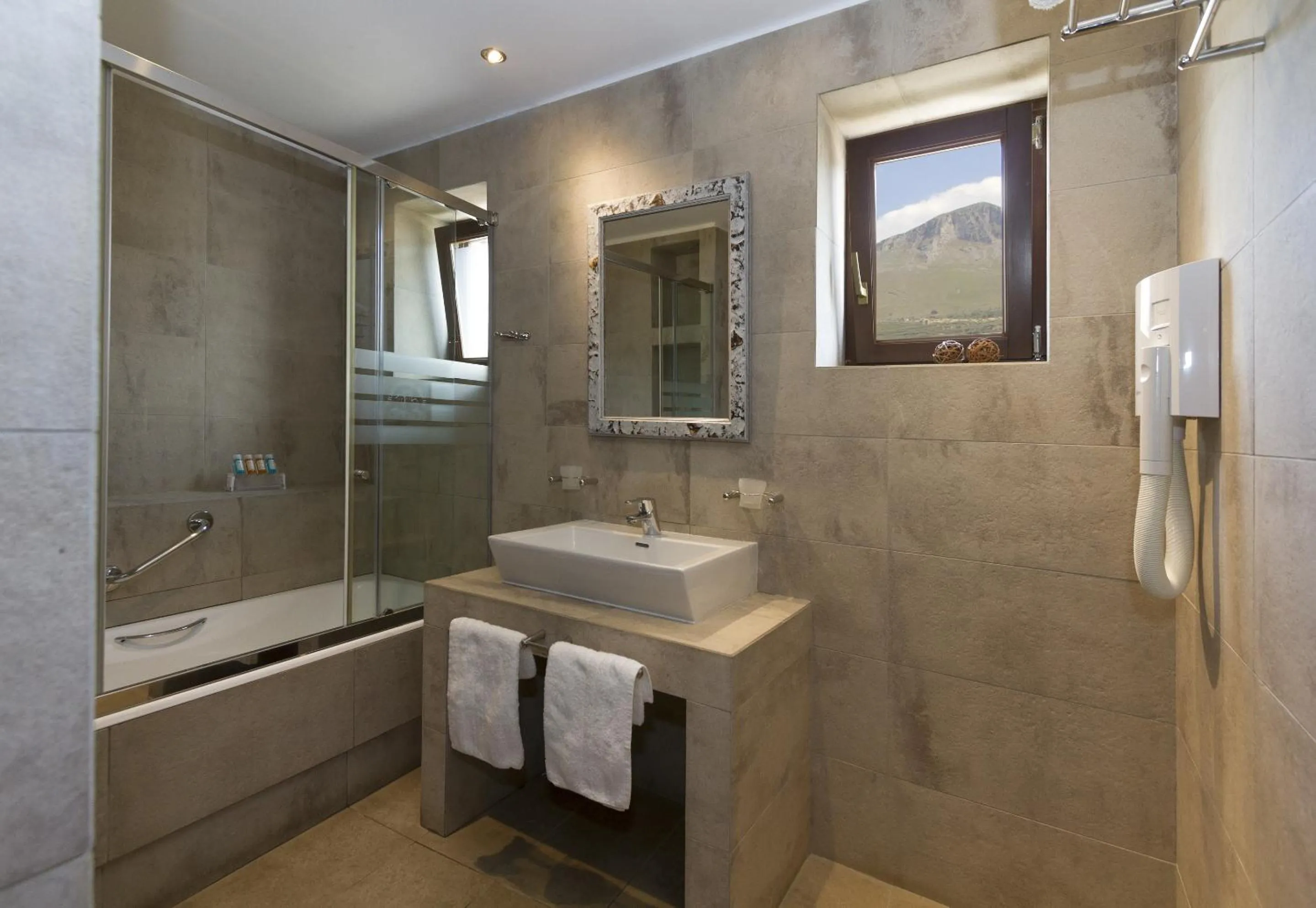 Bathroom in Itilo Traditional Hotel