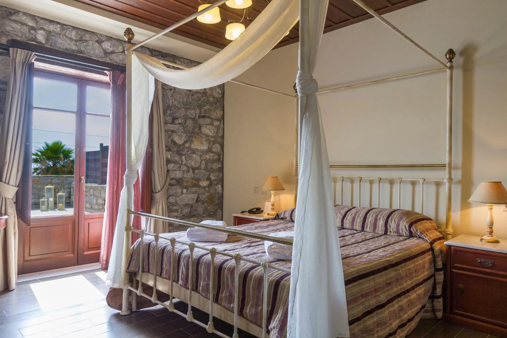 Bed in Itilo Traditional Hotel