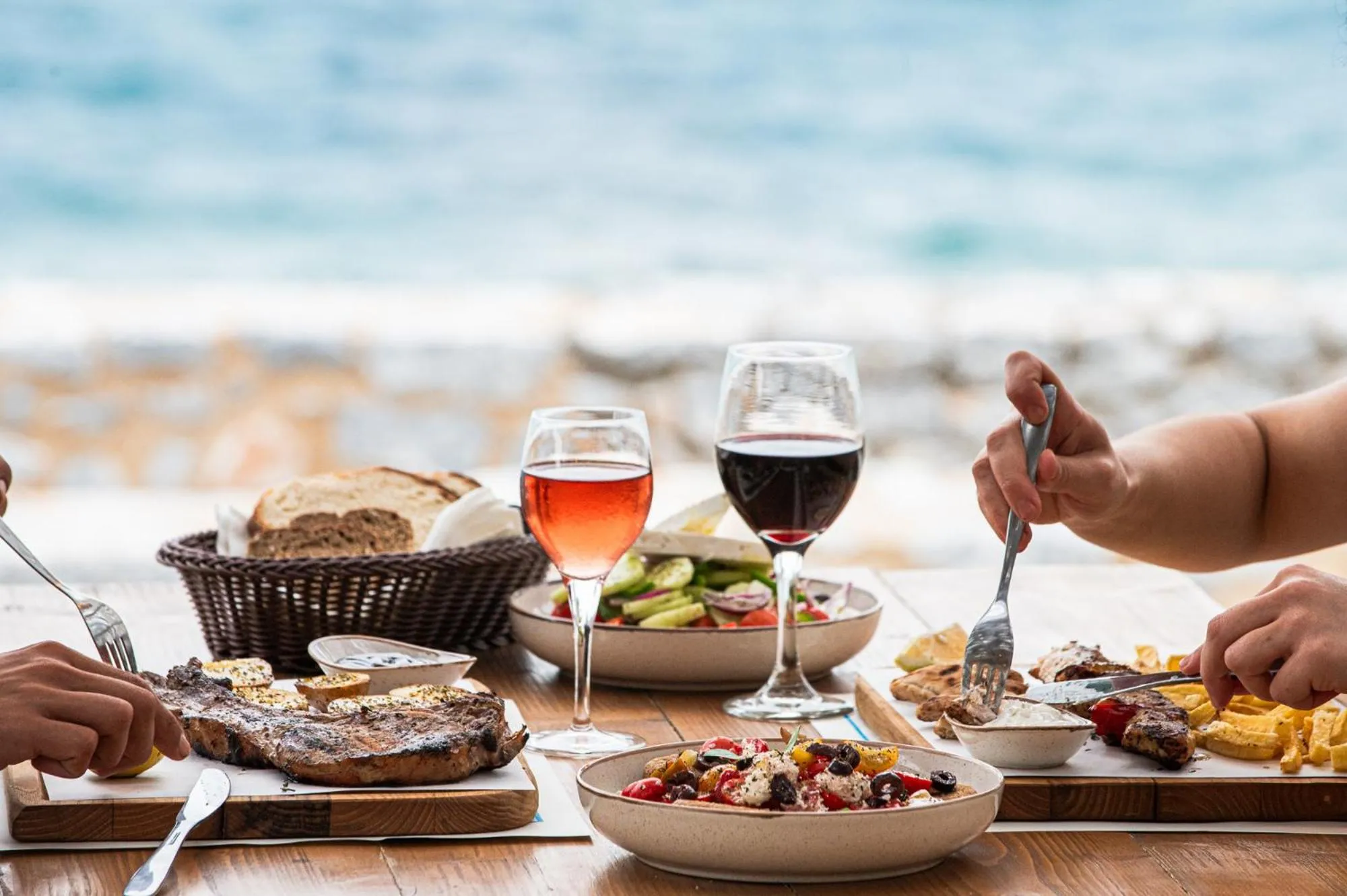 Restaurant/places to eat in Itilo Traditional Hotel