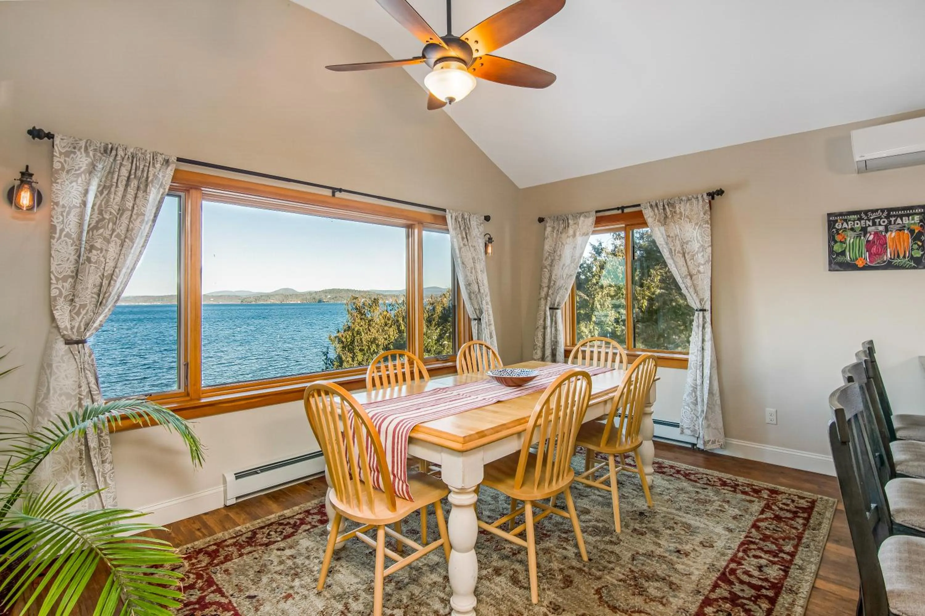 Dining area in Lakeshore Vermont
