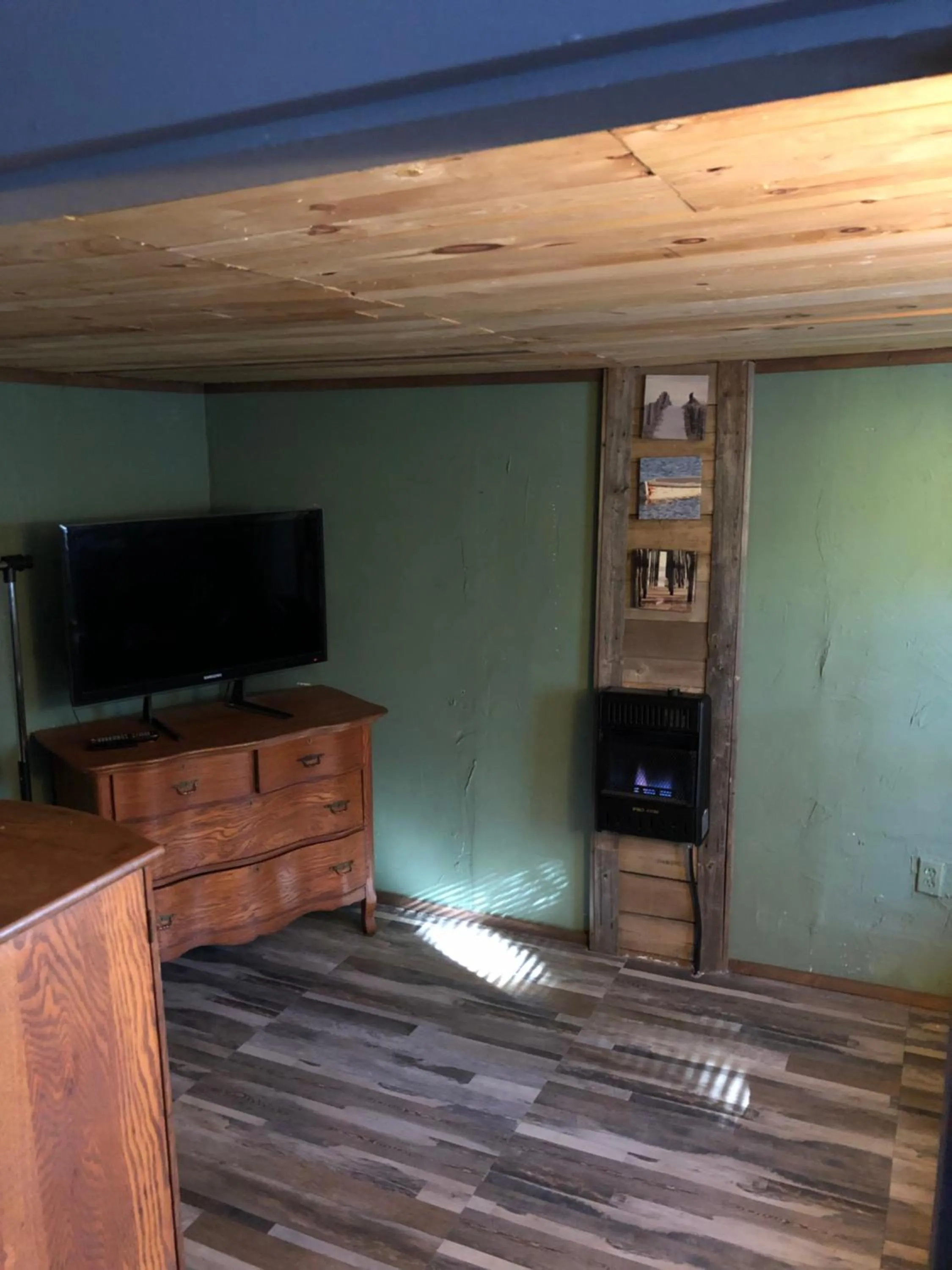 Living room in Seafarer Inn and Cottages