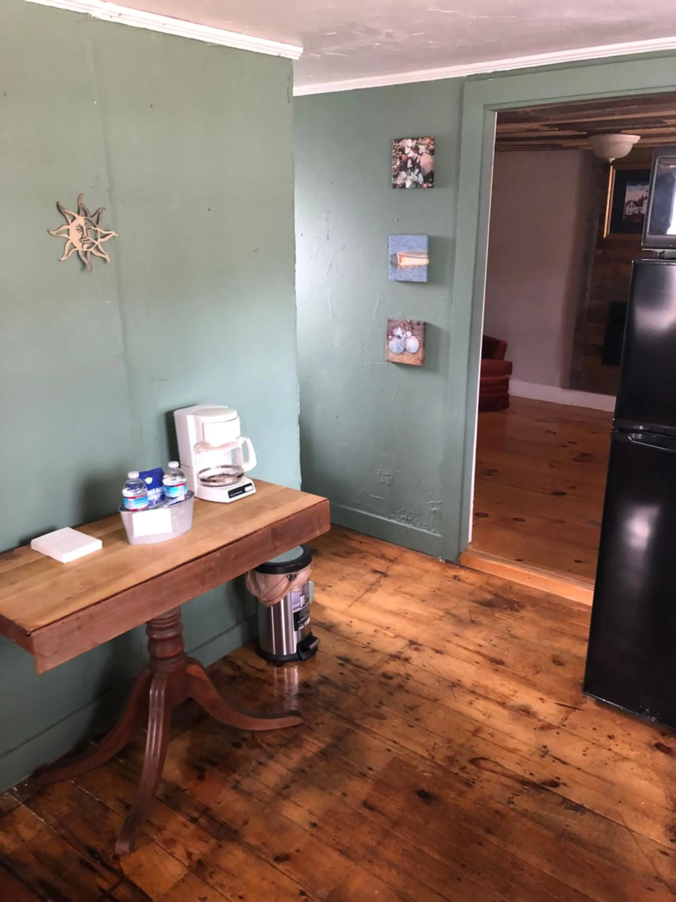 Seafarer Inn and Cottages