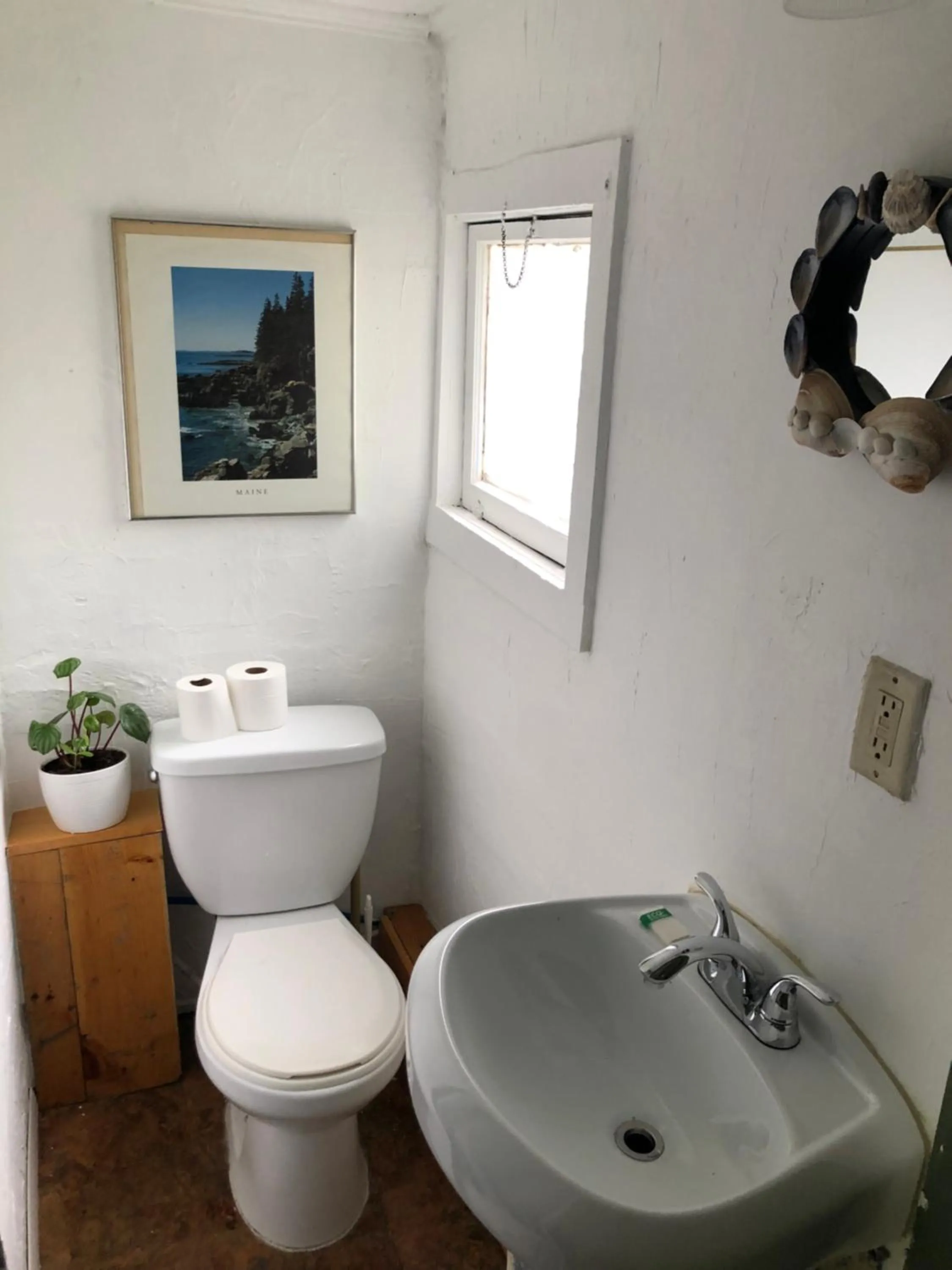 Bathroom in Seafarer Inn and Cottages