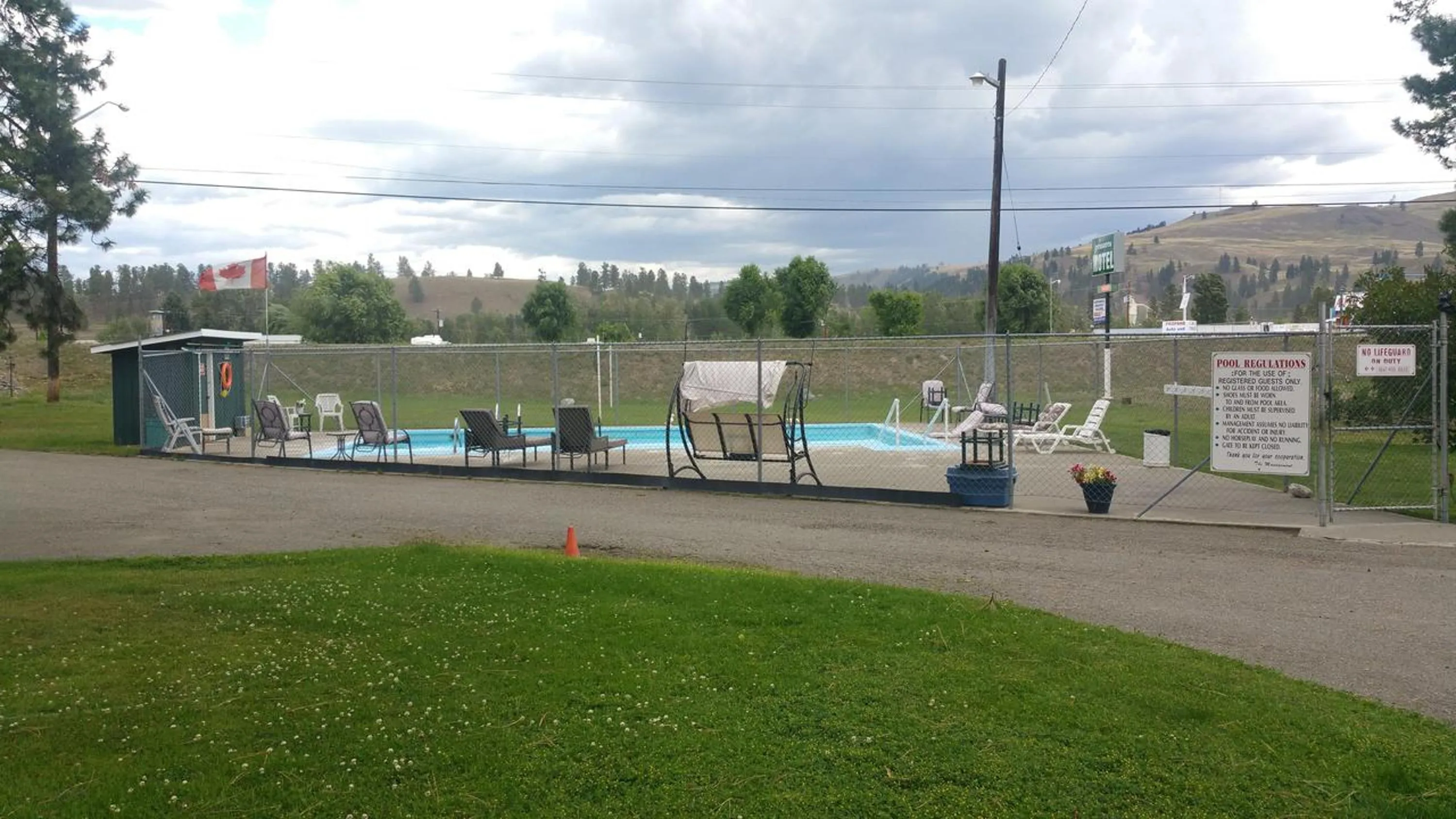 Mountain view in Evergreen Motel