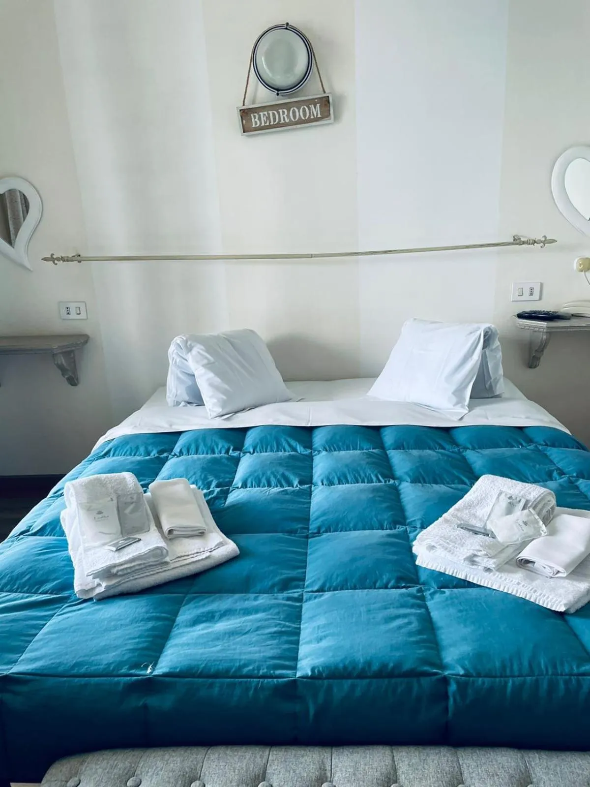 Bed in Hotel Mirabeau